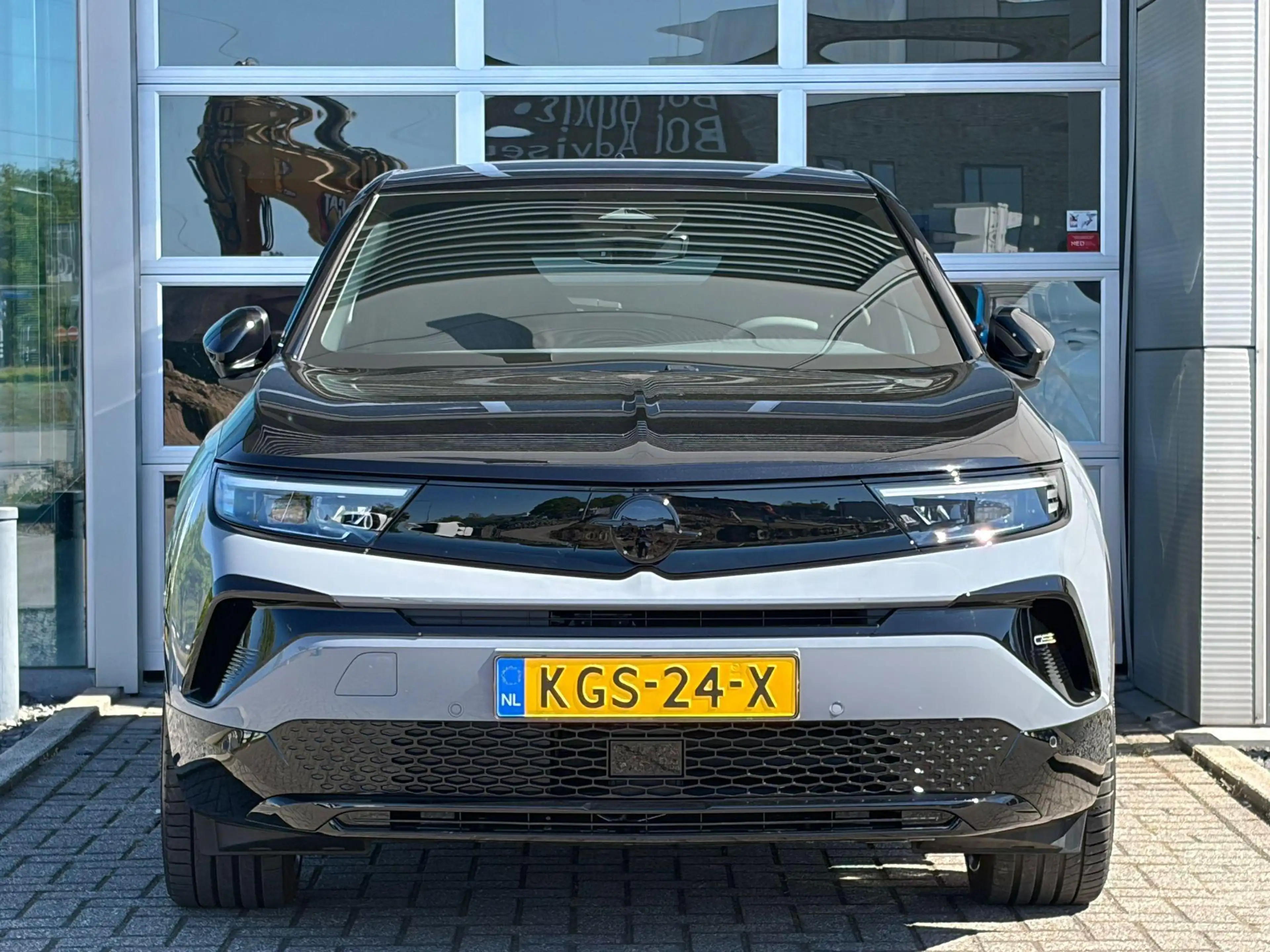 Opel Mokka-E Electric GSE 54 kWh | 281 pk | Navigatie | Sportst — photo 5