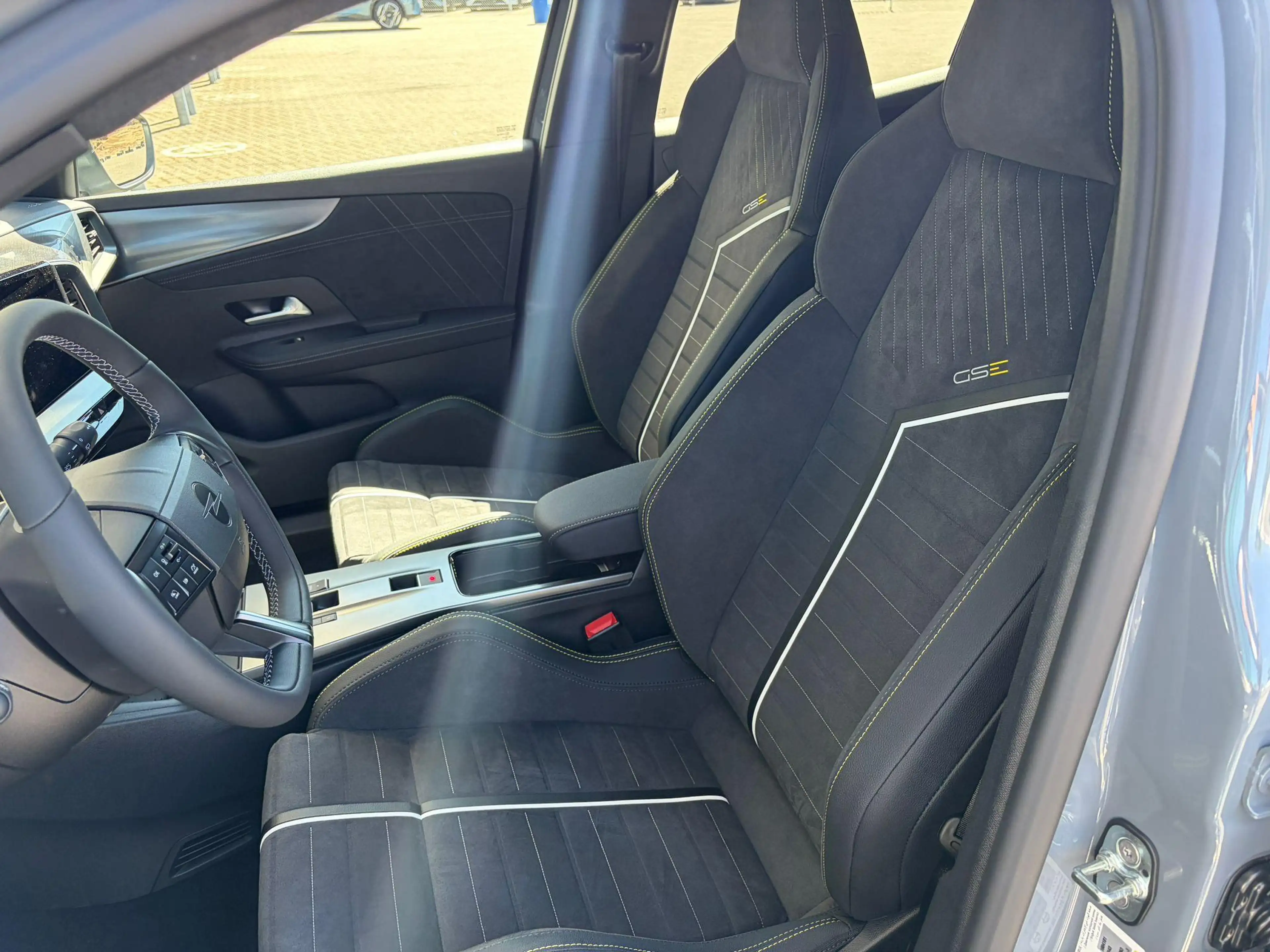 Opel Mokka-E Electric GSE 54 kWh | 281 pk | Navigatie | Sportst — photo 15