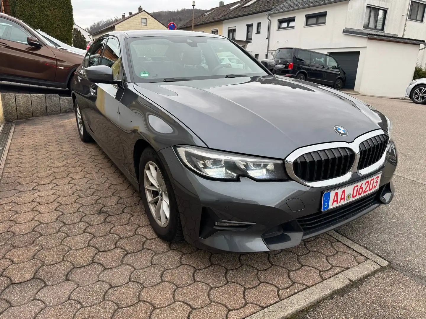 BMW 318 d Lim,Virtuel Tacho,Sport Line 6Gang AHK Gris - 2