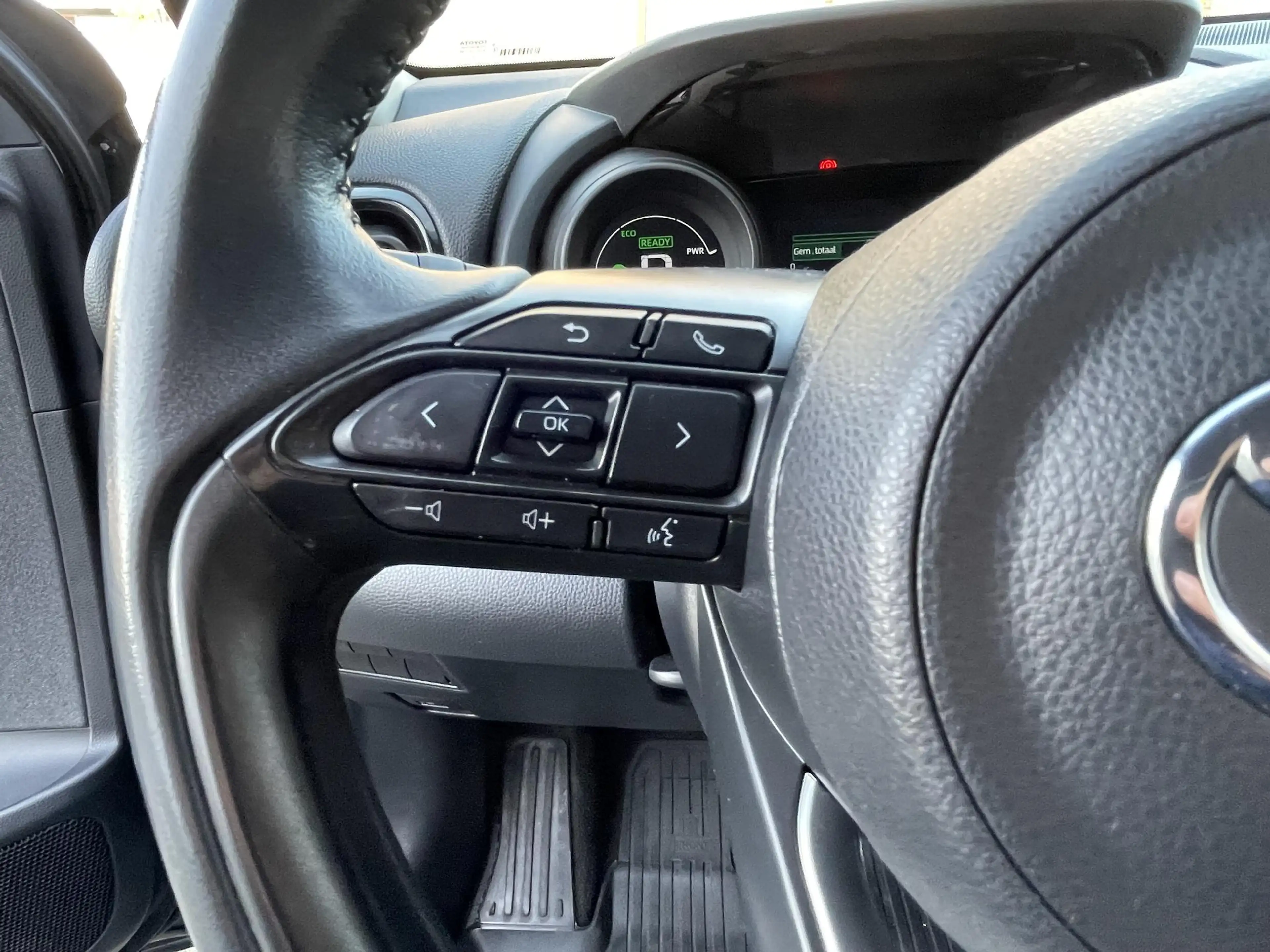 Toyota Yaris 1.5 Hybrid 115 First Edition — photo 9