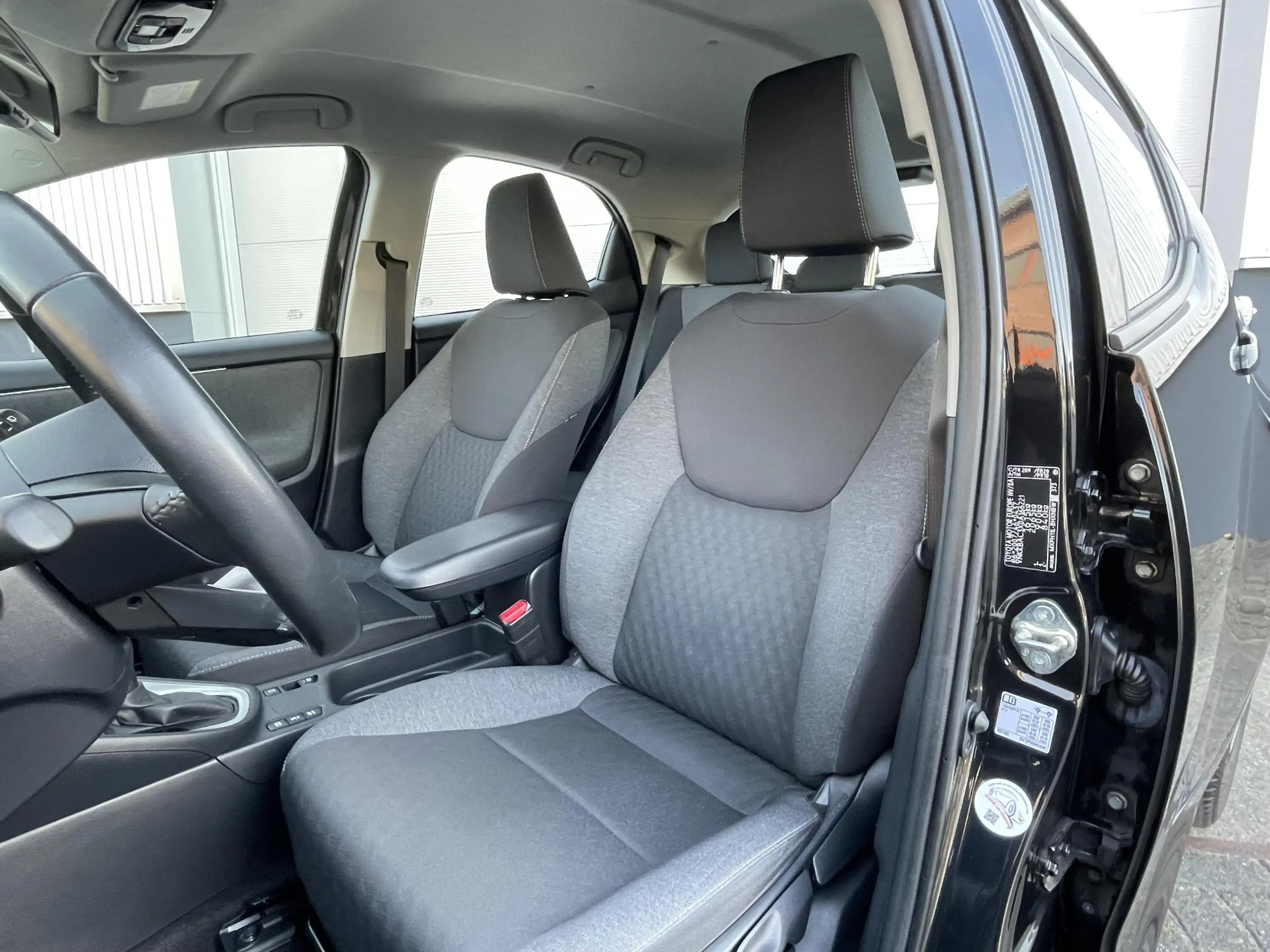 Toyota Yaris 1.5 Hybrid 115 First Edition — photo 3