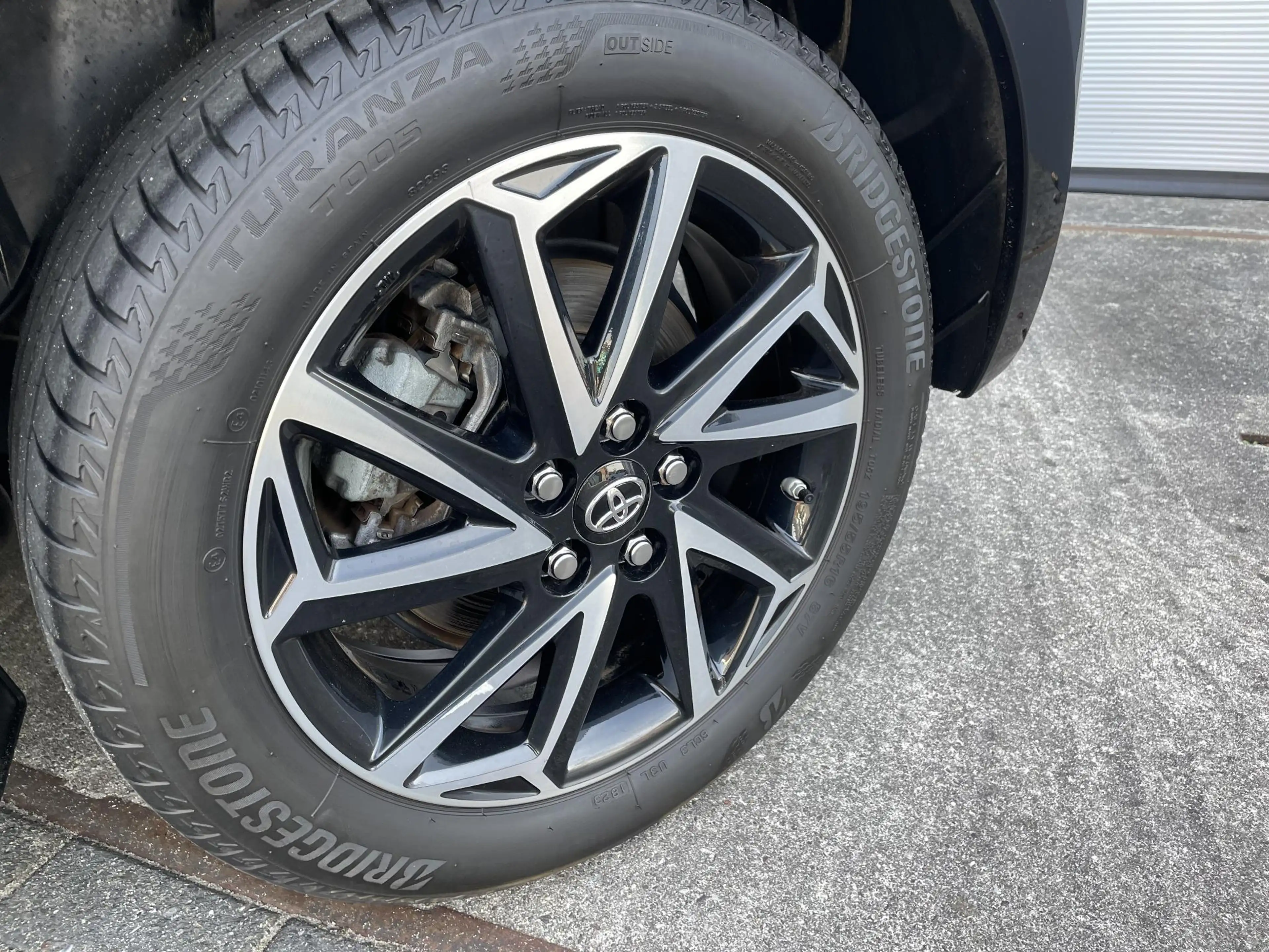Toyota Yaris 1.5 Hybrid 115 First Edition — photo 2