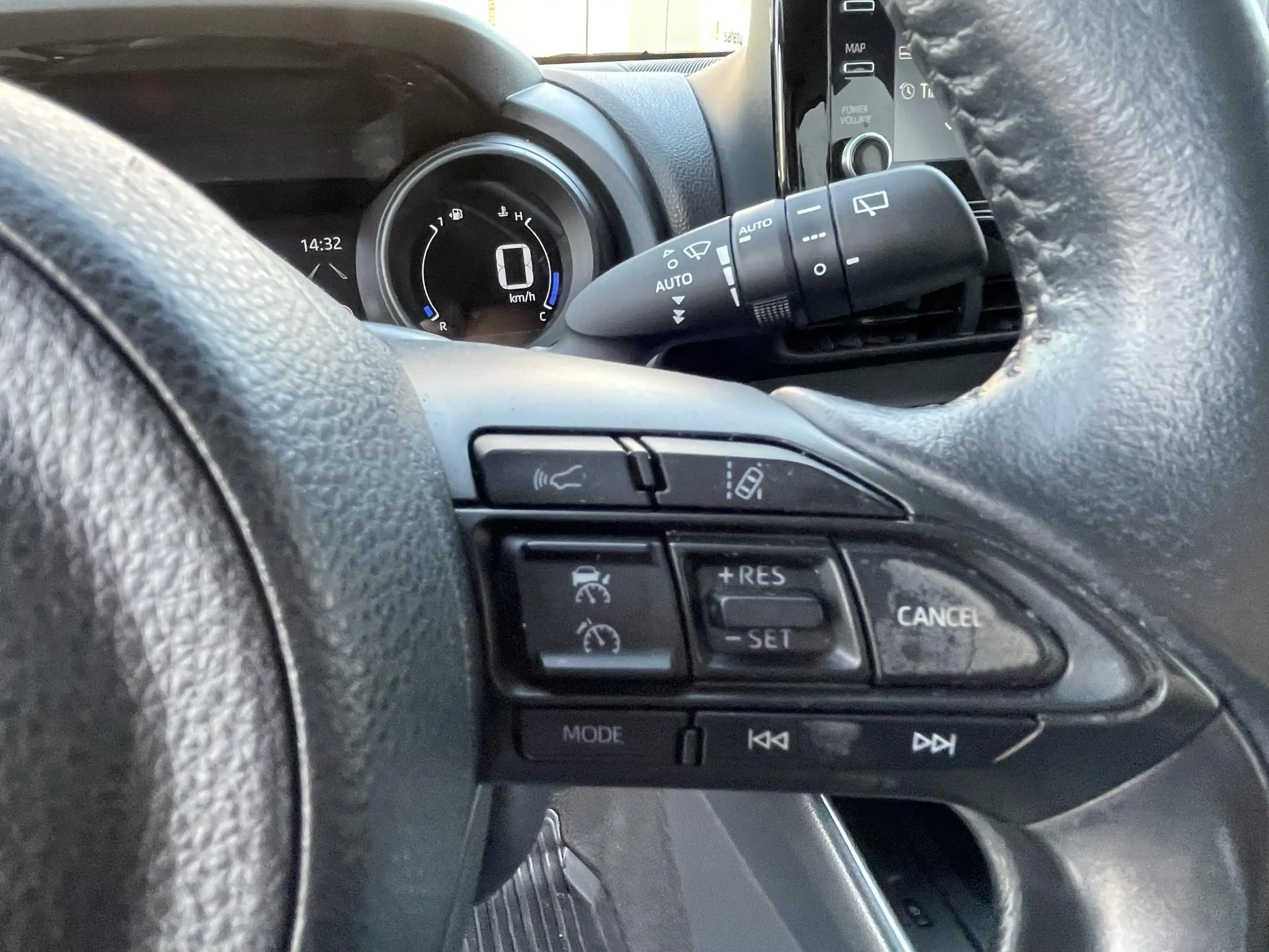 Toyota Yaris 1.5 Hybrid 115 First Edition — photo 10