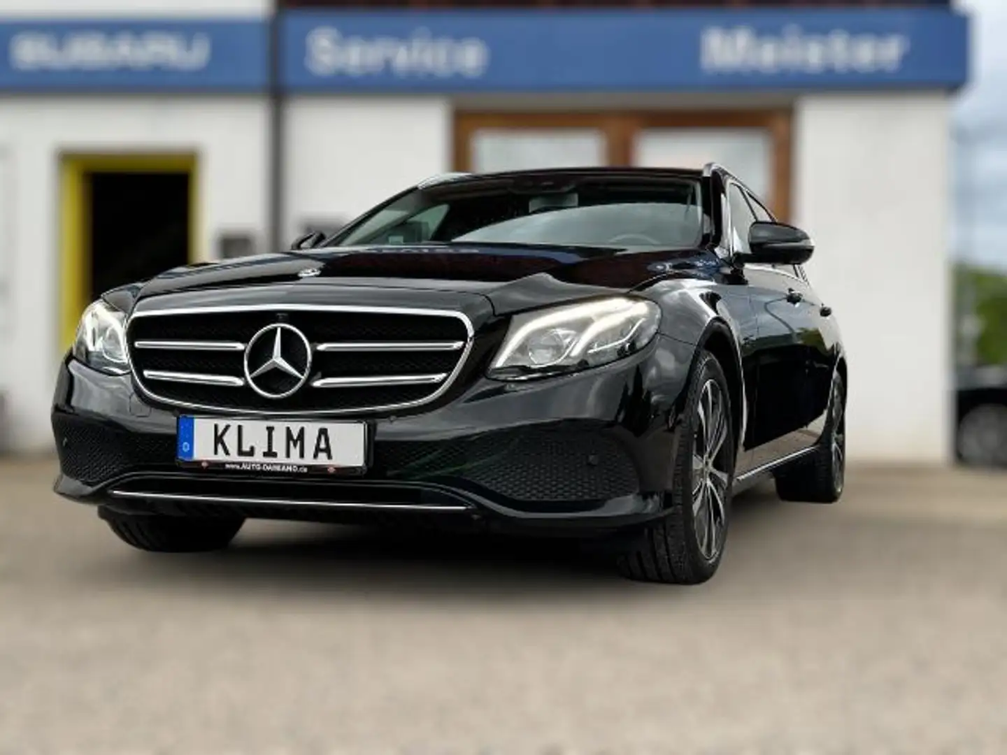 Mercedes-Benz E 300 T de Avantgarde (EURO 6d-TEMP) Noir - 1