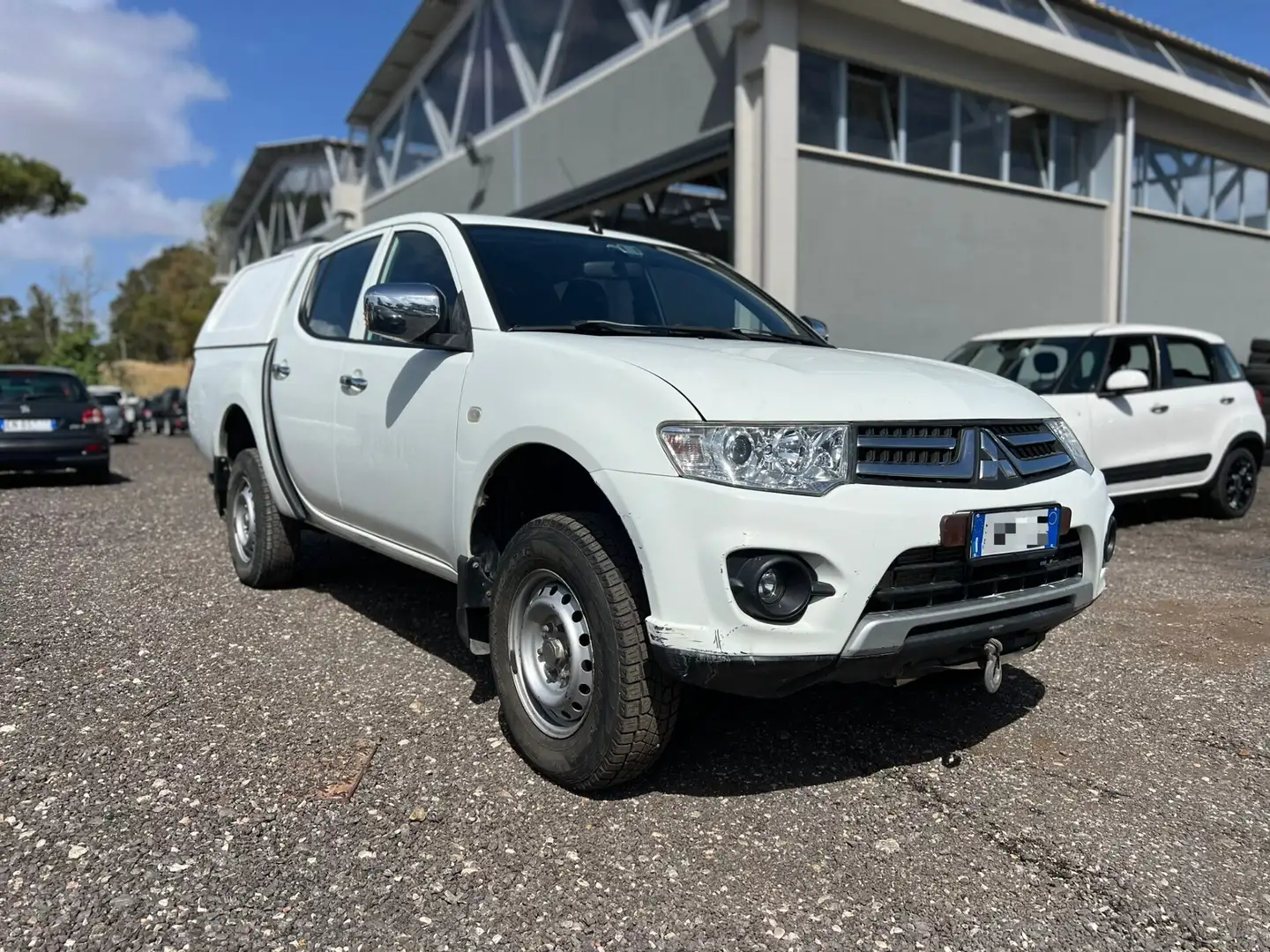 Mitsubishi L200 2.4 DI-D/154CV Club Cab Inform Biały - 1