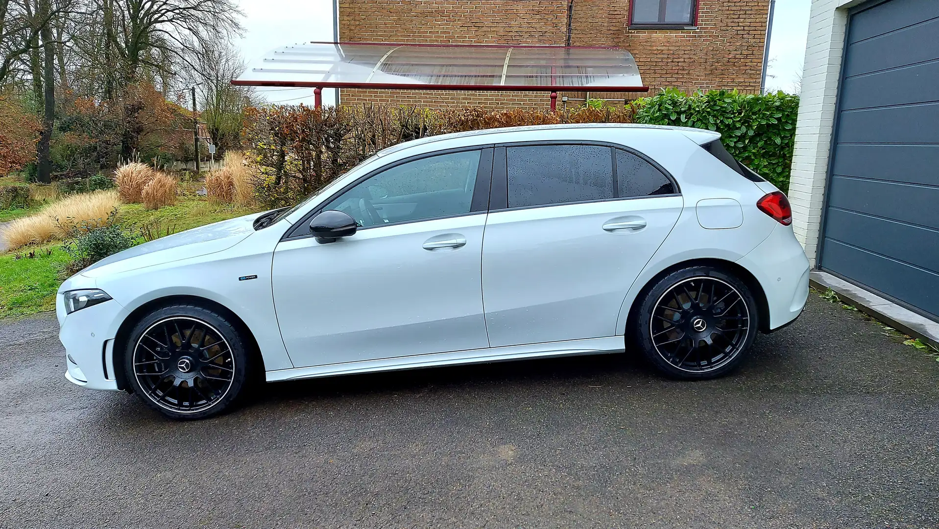 Mercedes-Benz A 250 A250e PHEV *AMG line *LED Intérieur *Jantes Alu Blanc - 2