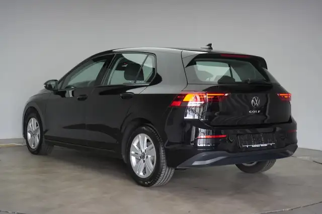 Volkswagen Golf view 4