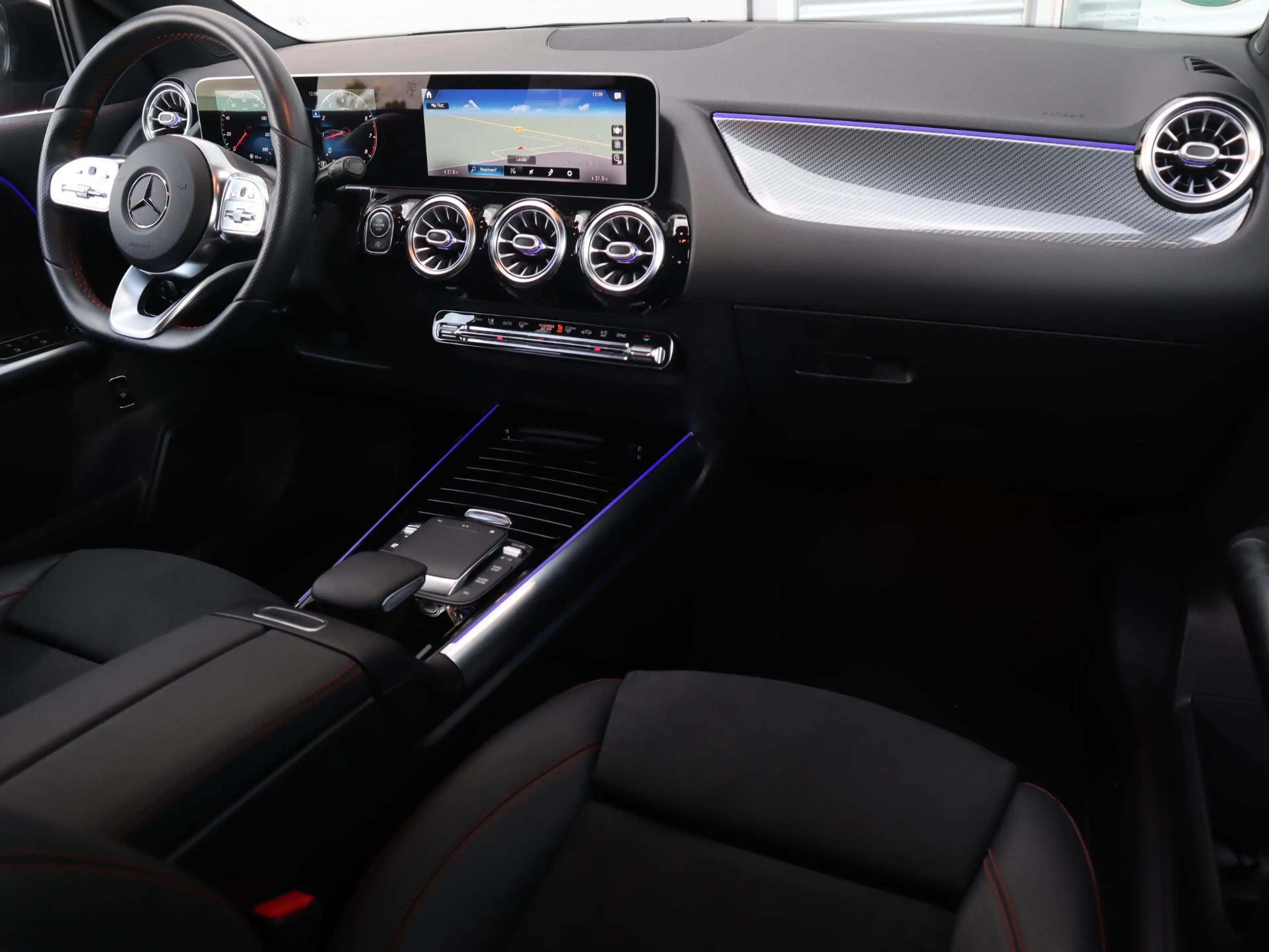 Mercedes-Benz GLA 200 Business Solution AMG l Trekhaak l Panoramadak l S — photo 3