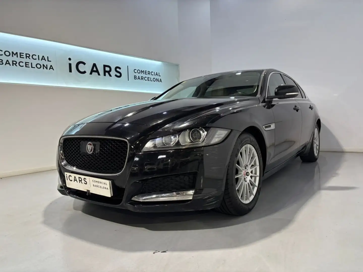 Jaguar XF 2.0i4D Portfolio Aut. 180 Blau - 1