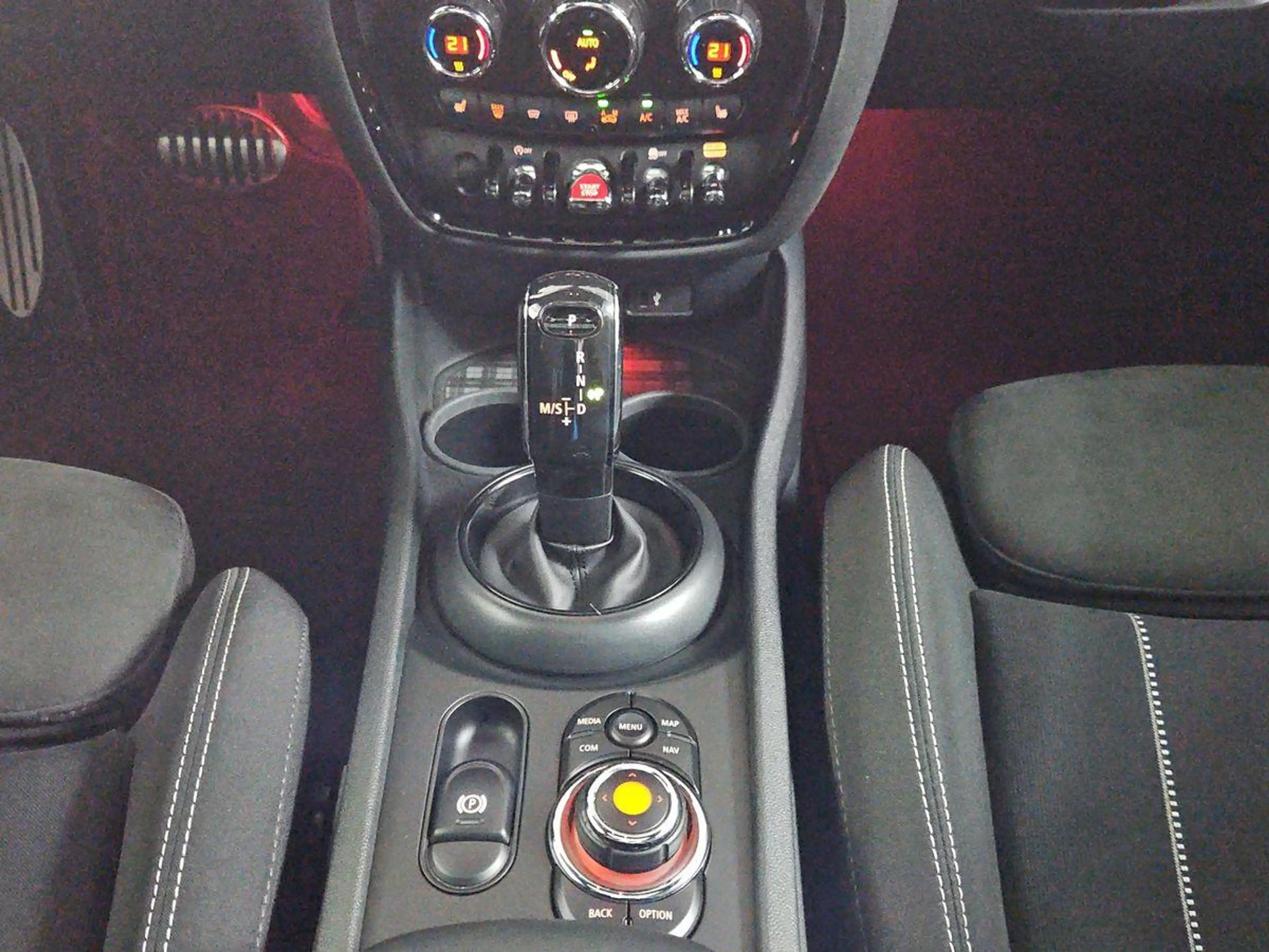 MINI Cooper SD Clubman All4 JCW PANO LED PDC 19-ZOLL — photo 9