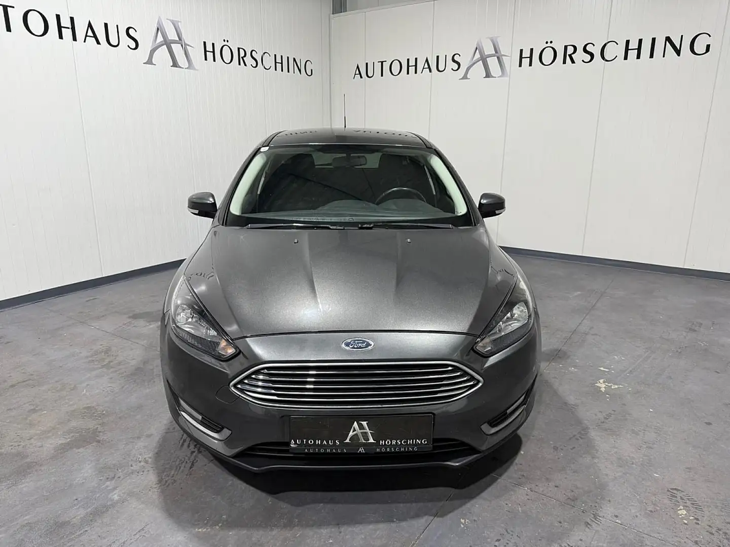 Ford Focus Traveller 1,0 EcoBoost Titanium Grau - 2