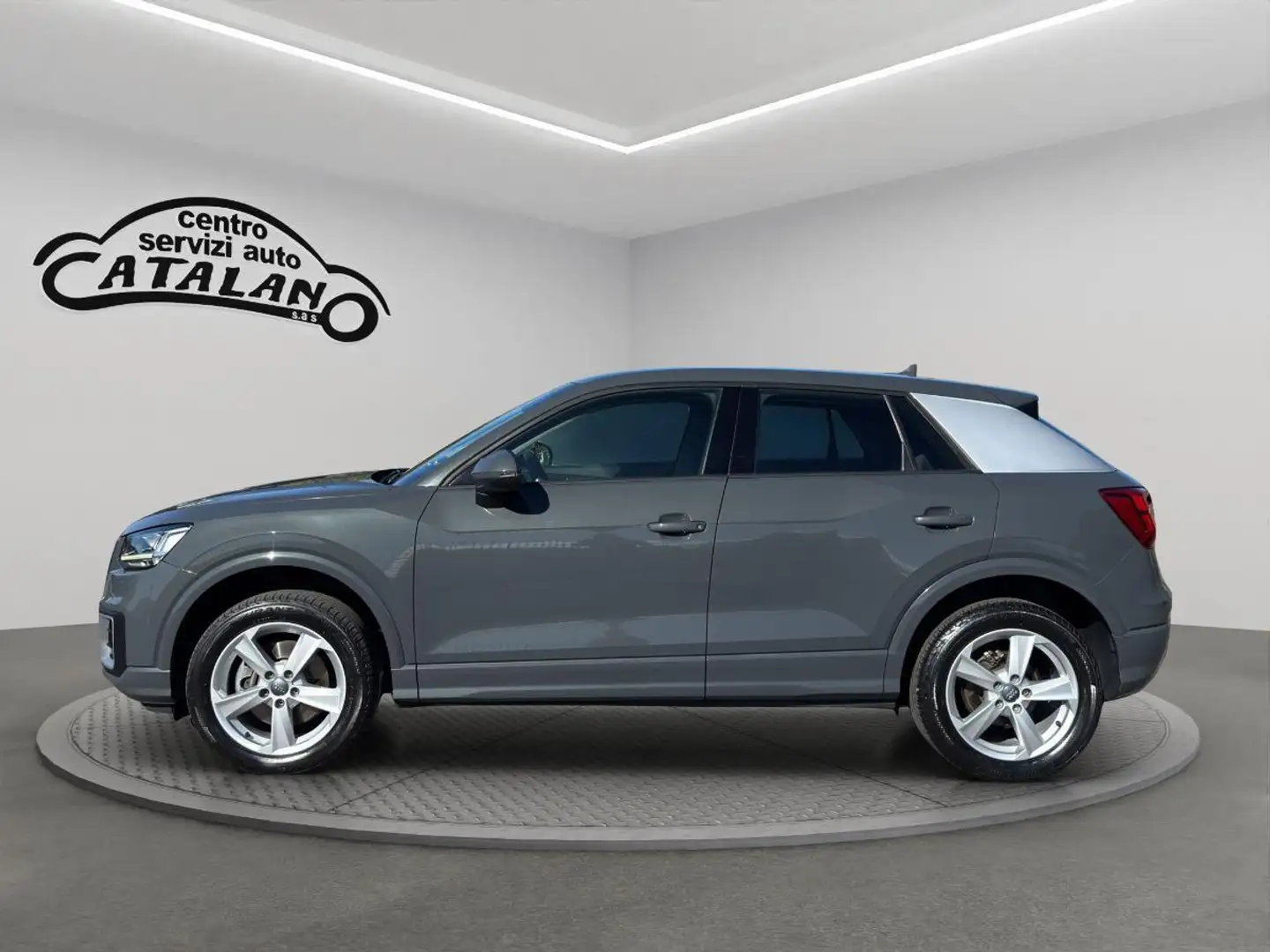 Audi Q2 1.6 TDI 116CV S line Edition Gris - 2