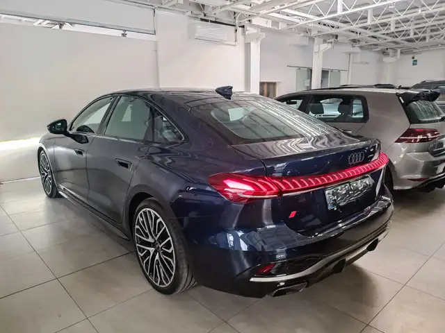 Audi A5 view 4