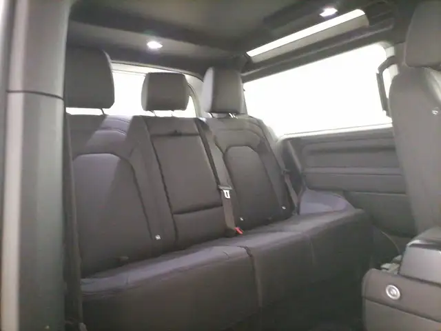 Land Rover Defender view 4