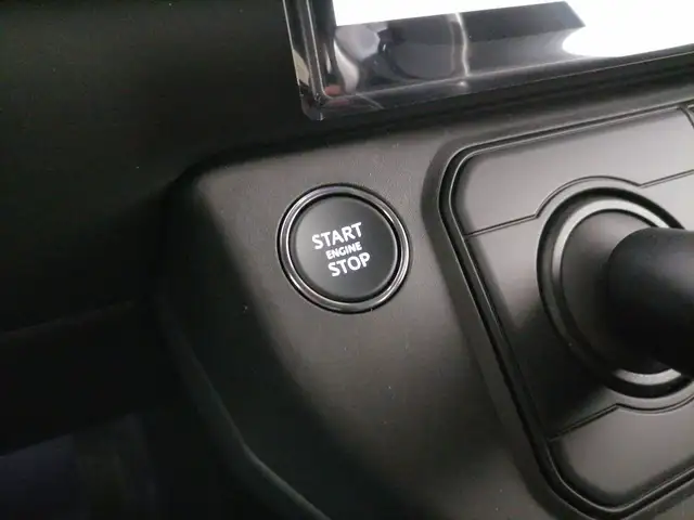 Land Rover Defender view 25