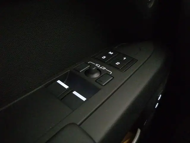 Land Rover Defender view 29