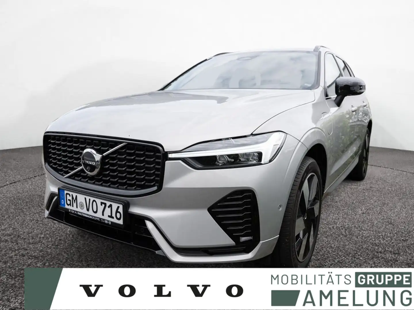 Volvo XC60 T8 Recharge Plus Dark AWD 360° AHK PANO Ezüst - 1