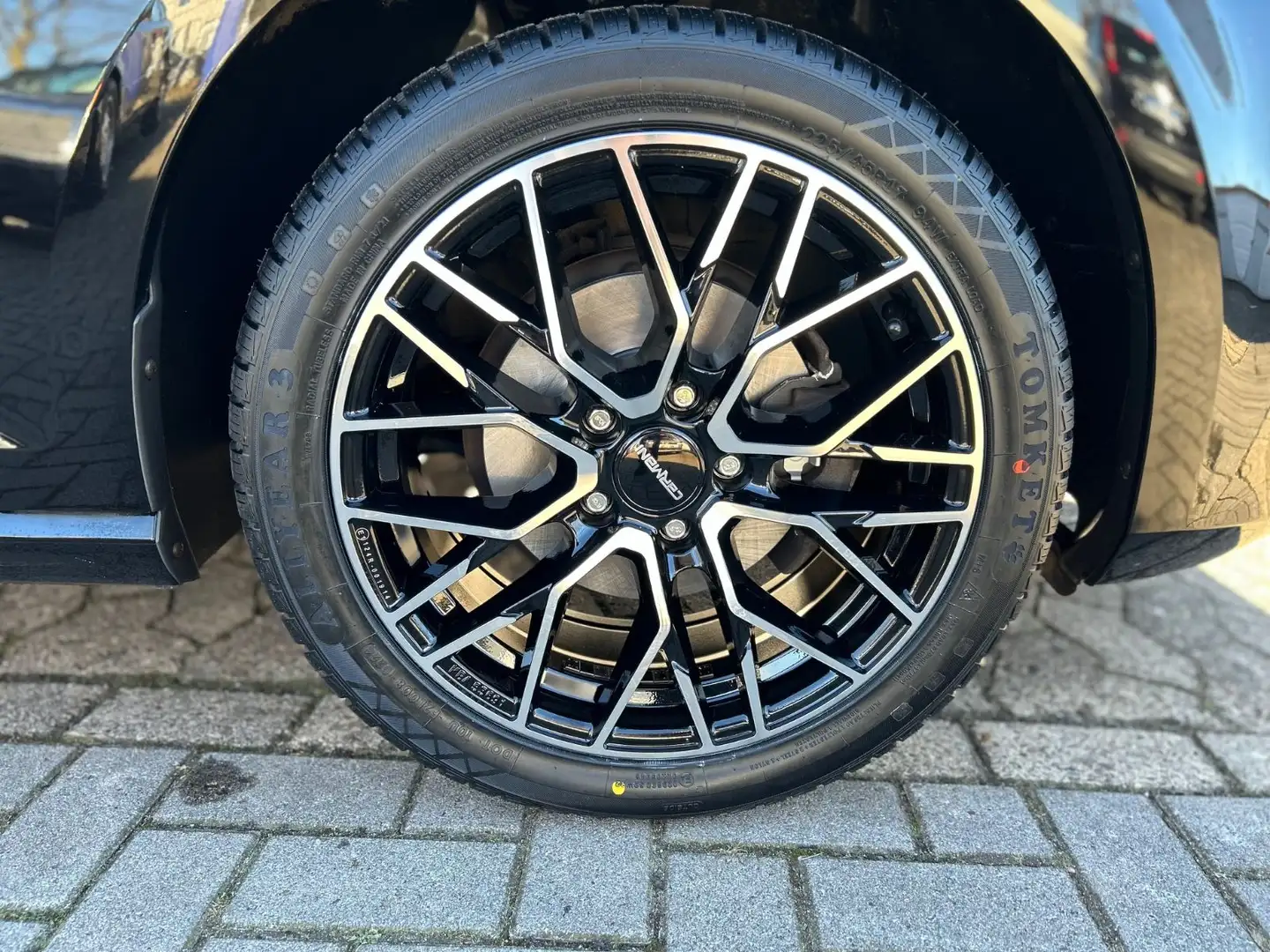 Volkswagen Golf VII Lim. Trendline BMT  1.Hand Schwarz - 2