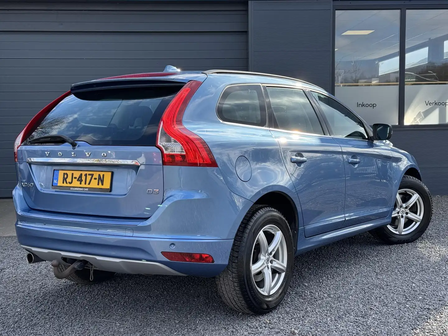 Volvo XC60 2.0 D3 FWD R-Design 1e Eigenaar,Navi,Clima,Trekhaa Blauw - 2