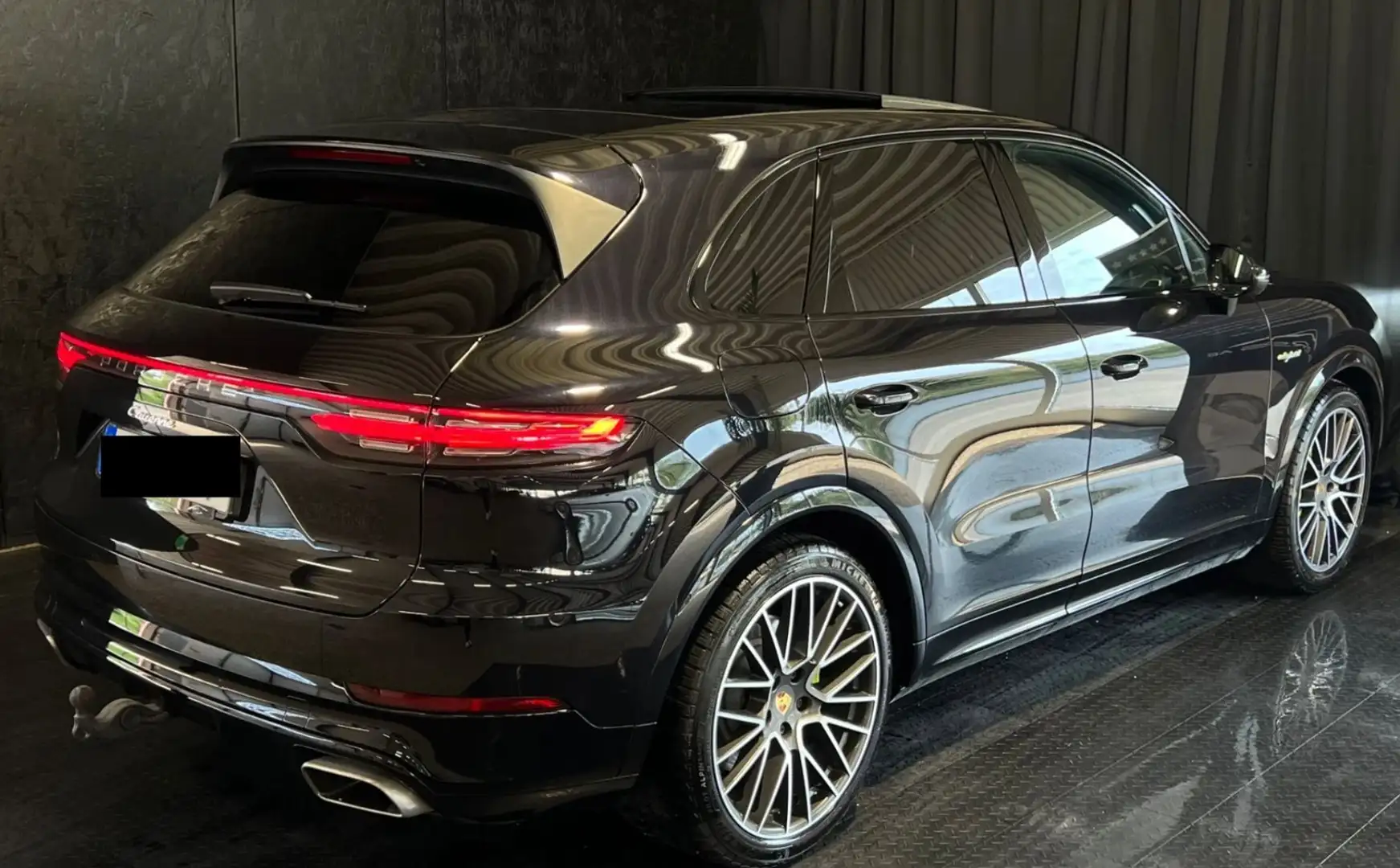 Porsche Cayenne E-Hybrid Schwarz - 2