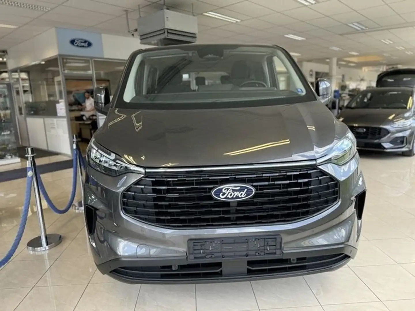 Ford Tourneo Custom Trend 2.0 diesel 136ch Gris - 2