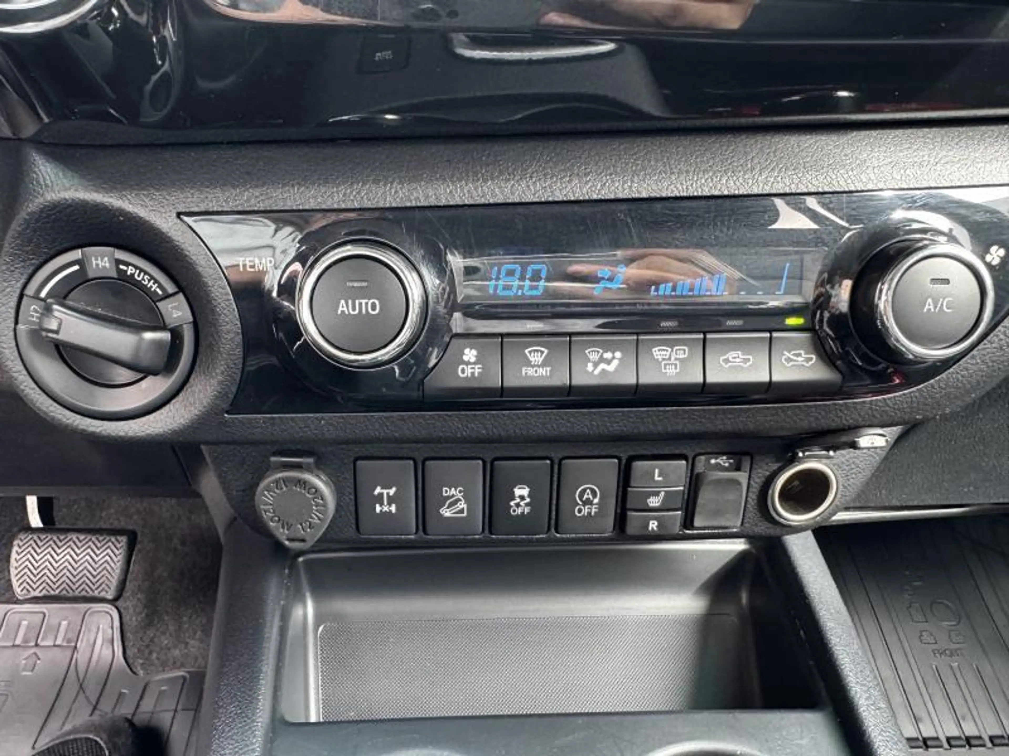 Toyota Hilux LOUNGE DOUBLE CAB — photo 7