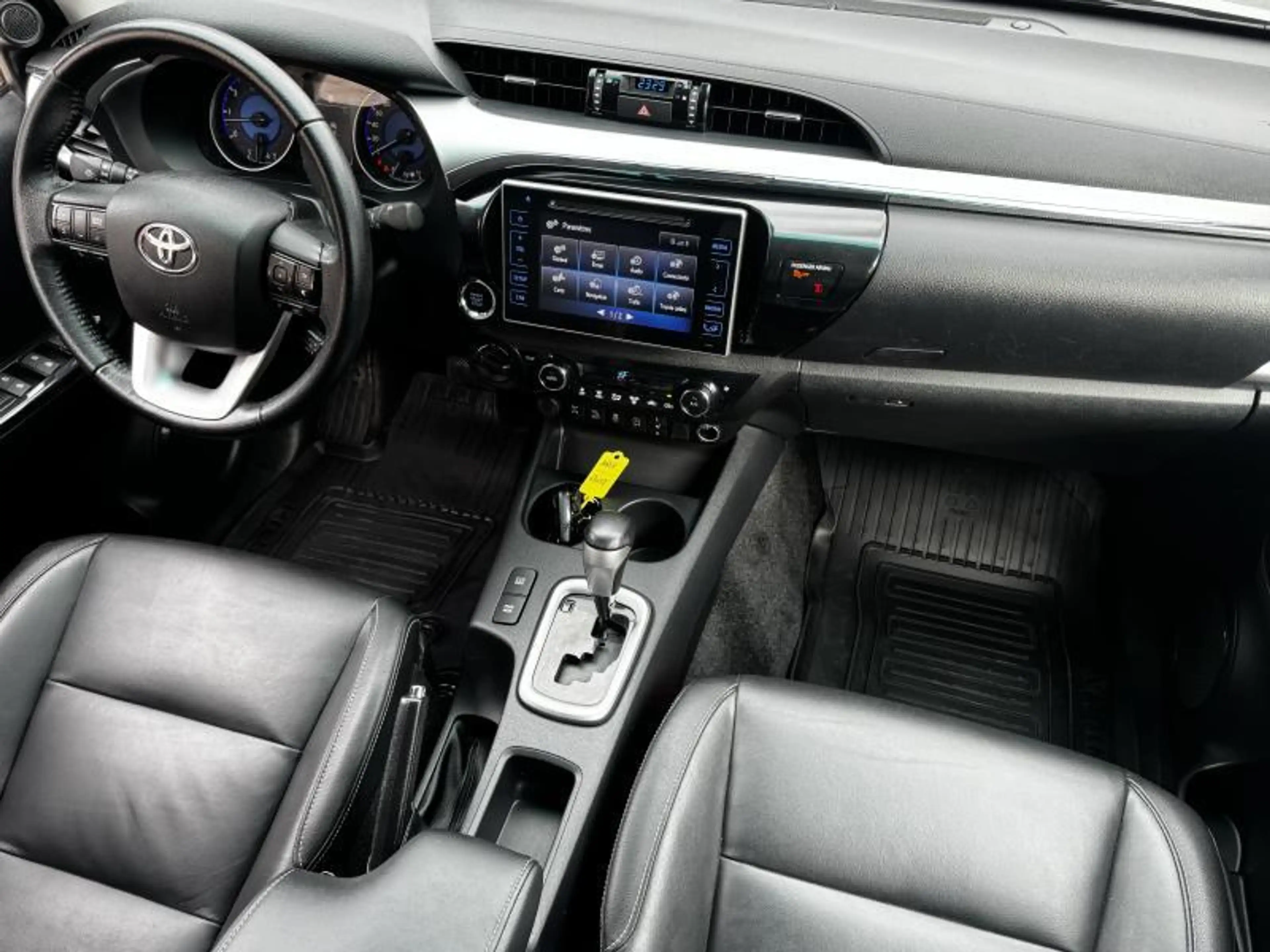 Toyota Hilux LOUNGE DOUBLE CAB — photo 15