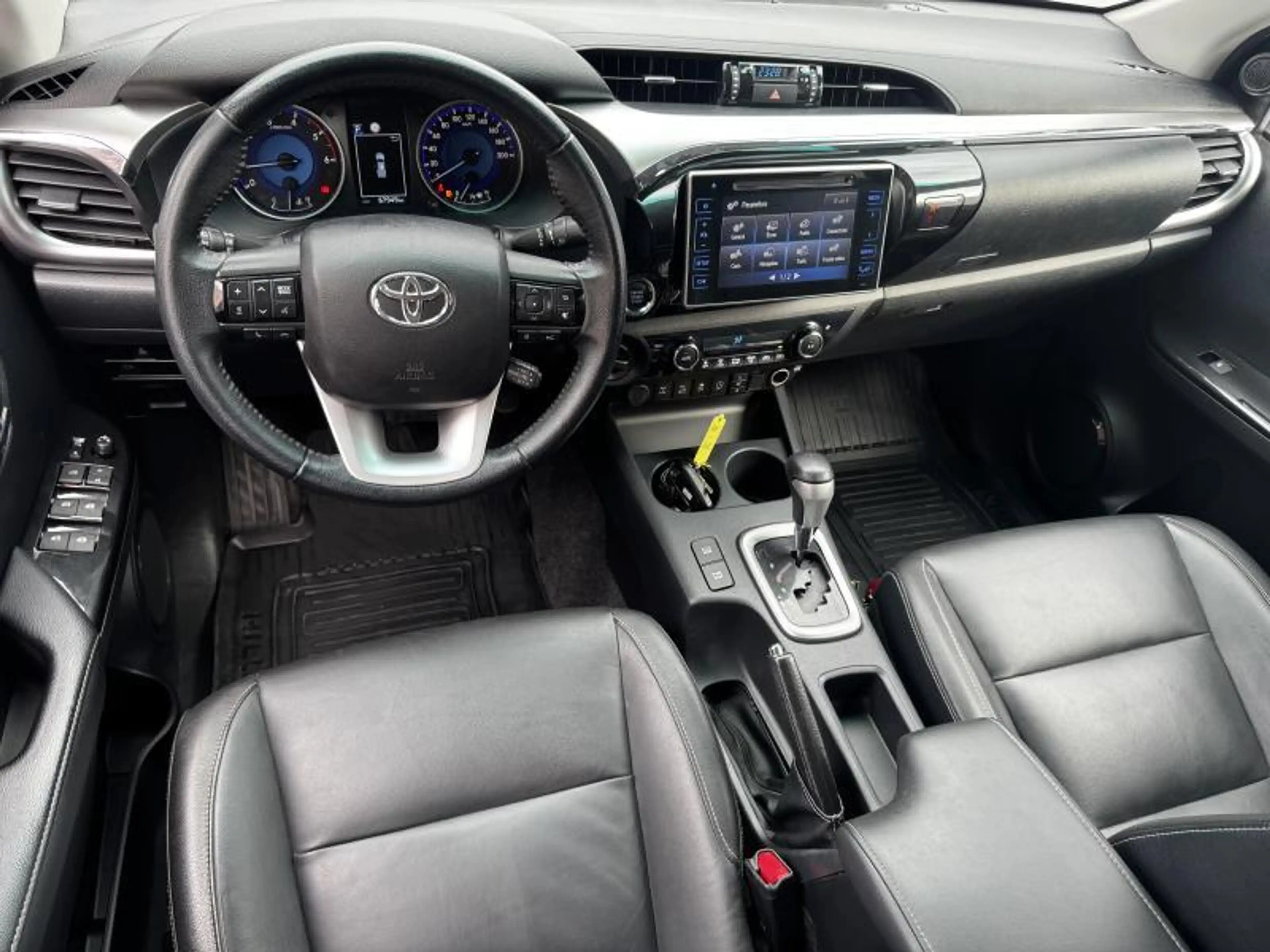 Toyota Hilux LOUNGE DOUBLE CAB — photo 13