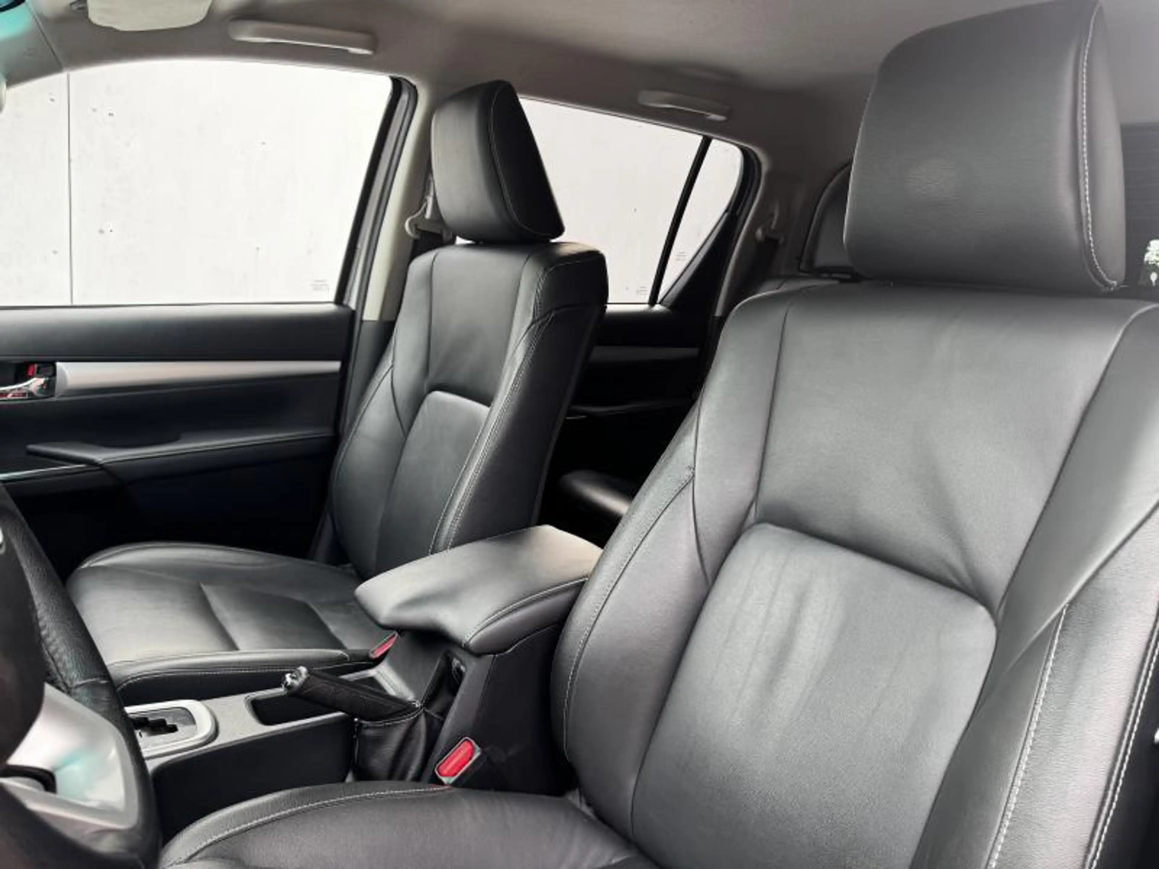 Toyota Hilux LOUNGE DOUBLE CAB — photo 12