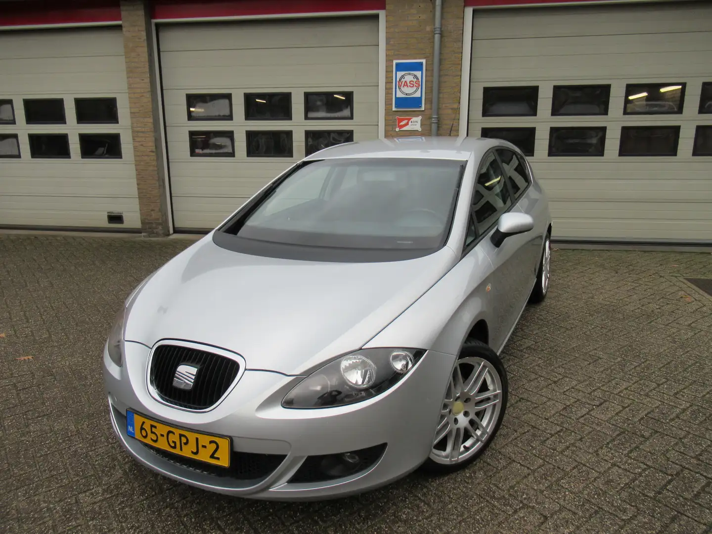 SEAT Leon 1.6 Sport Grijs - 1