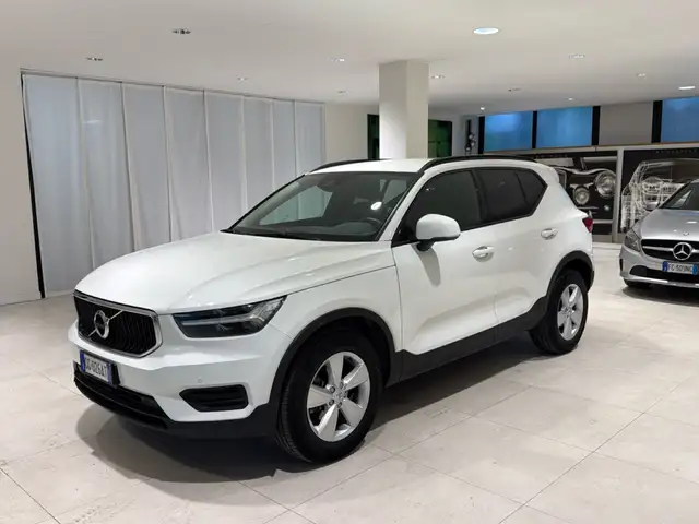 Volvo XC40 T2 Momentum auto Navi CarPlay\AndroidAuto FariLED