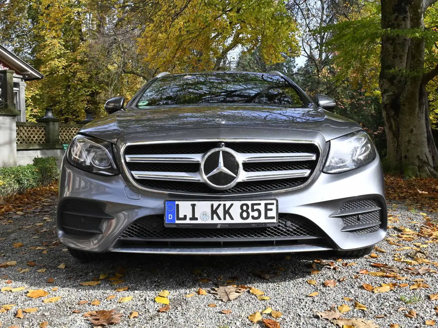 Mercedes-Benz E 300 E-Klasse T-Modell Diesel Plugin Hybrid de AMG Line Gris - 1