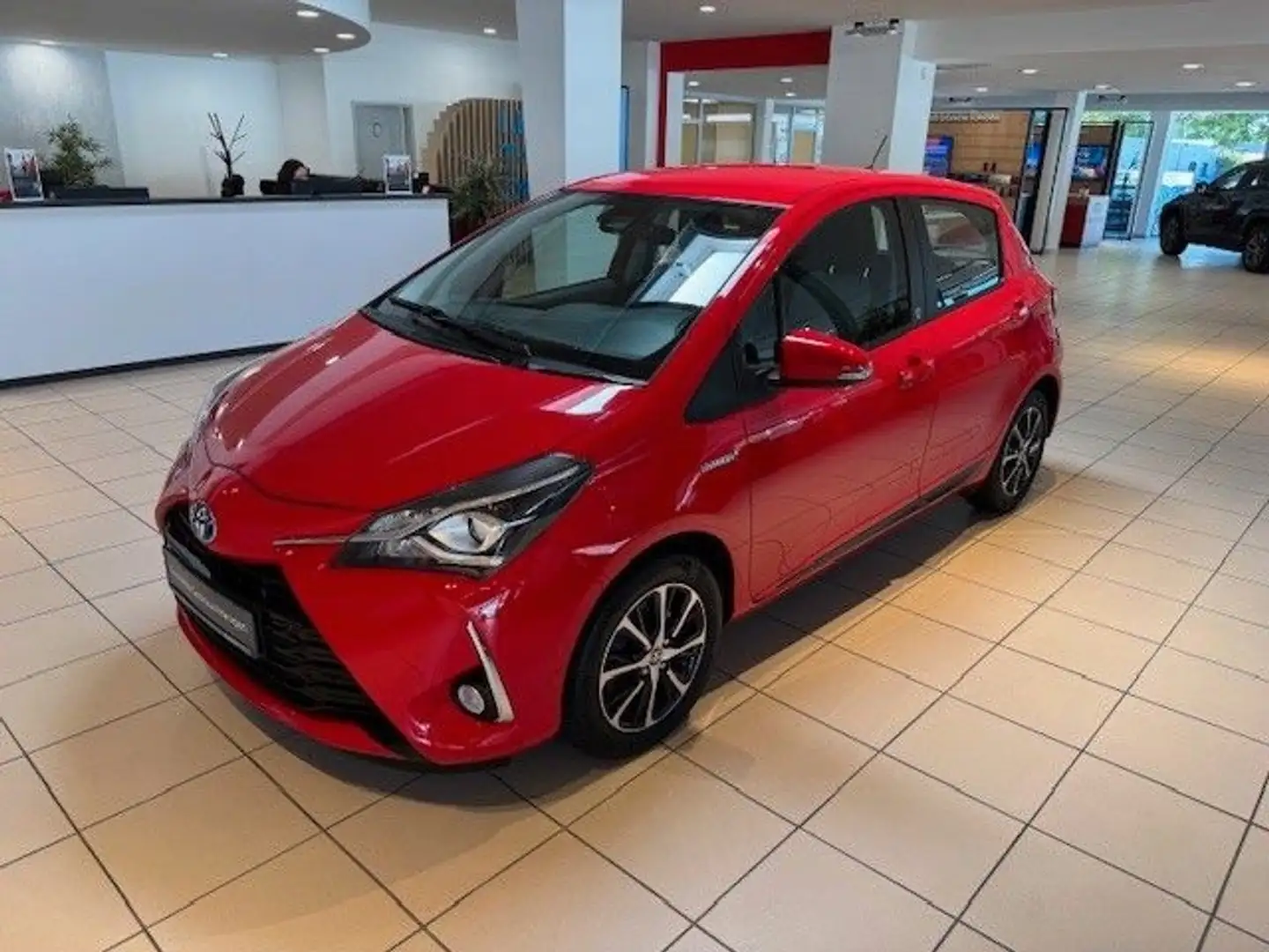 Toyota Yaris Hybrid Team D Rot - 1
