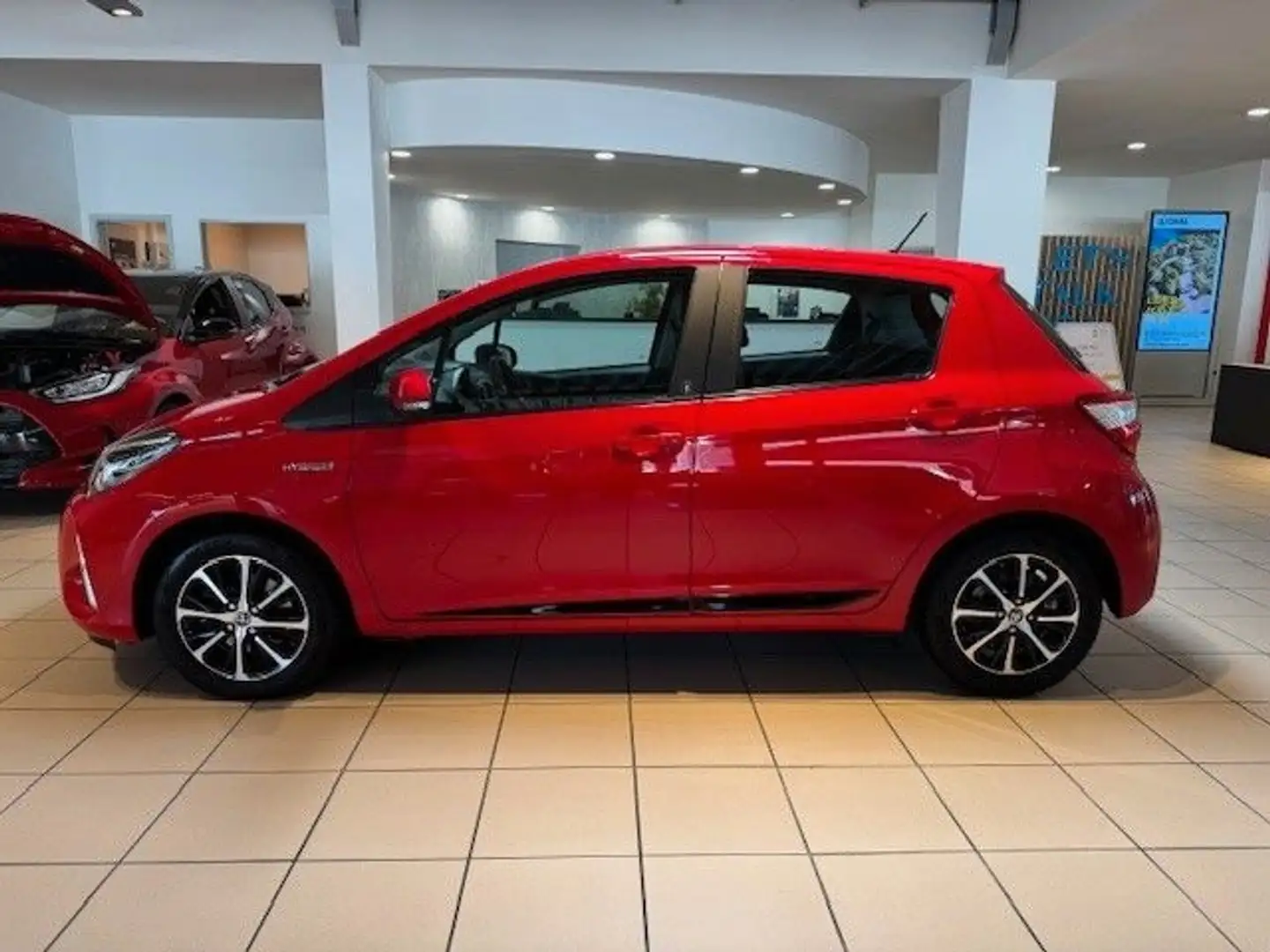 Toyota Yaris Hybrid Team D Rot - 2