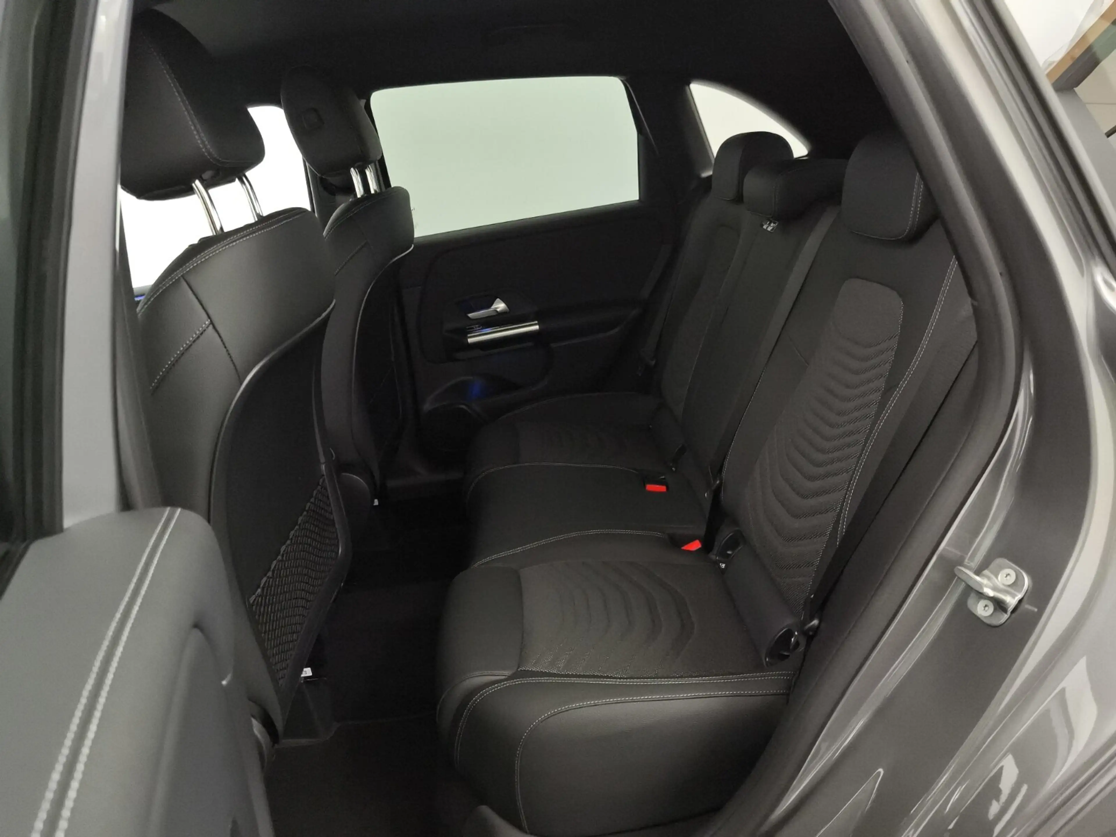 Mercedes-Benz B 220 B 220 d  Progressive Navi/Distronic/Keyless-Go/LED — photo 12