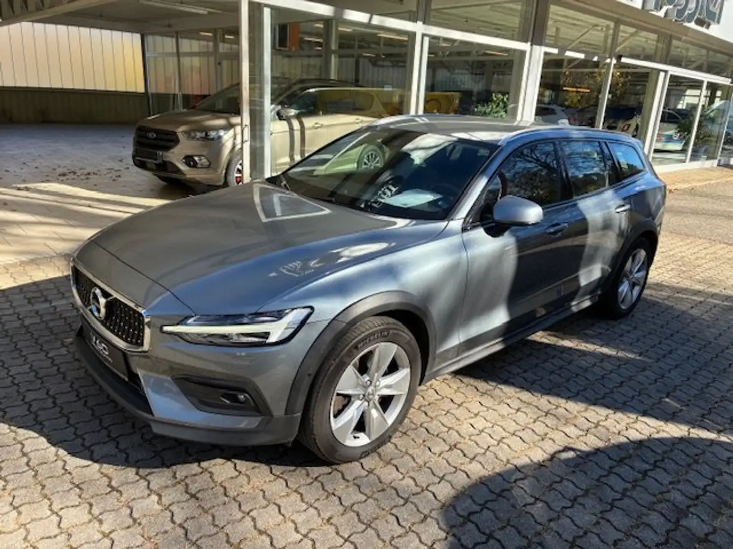 Volvo V60 Cross Country Pro AWD Geartronic Gris - 2