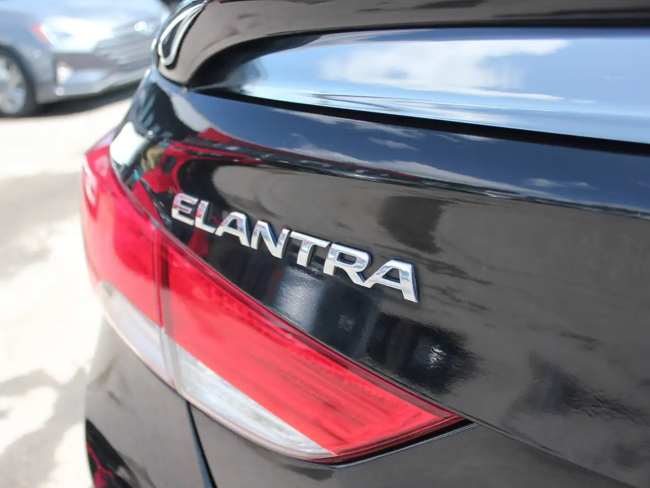 Hyundai ELANTRA fotografie Hyundai ELANTRA