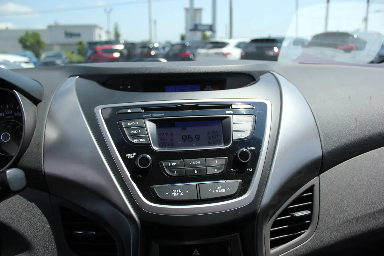 Hyundai ELANTRA fotografie Hyundai ELANTRA