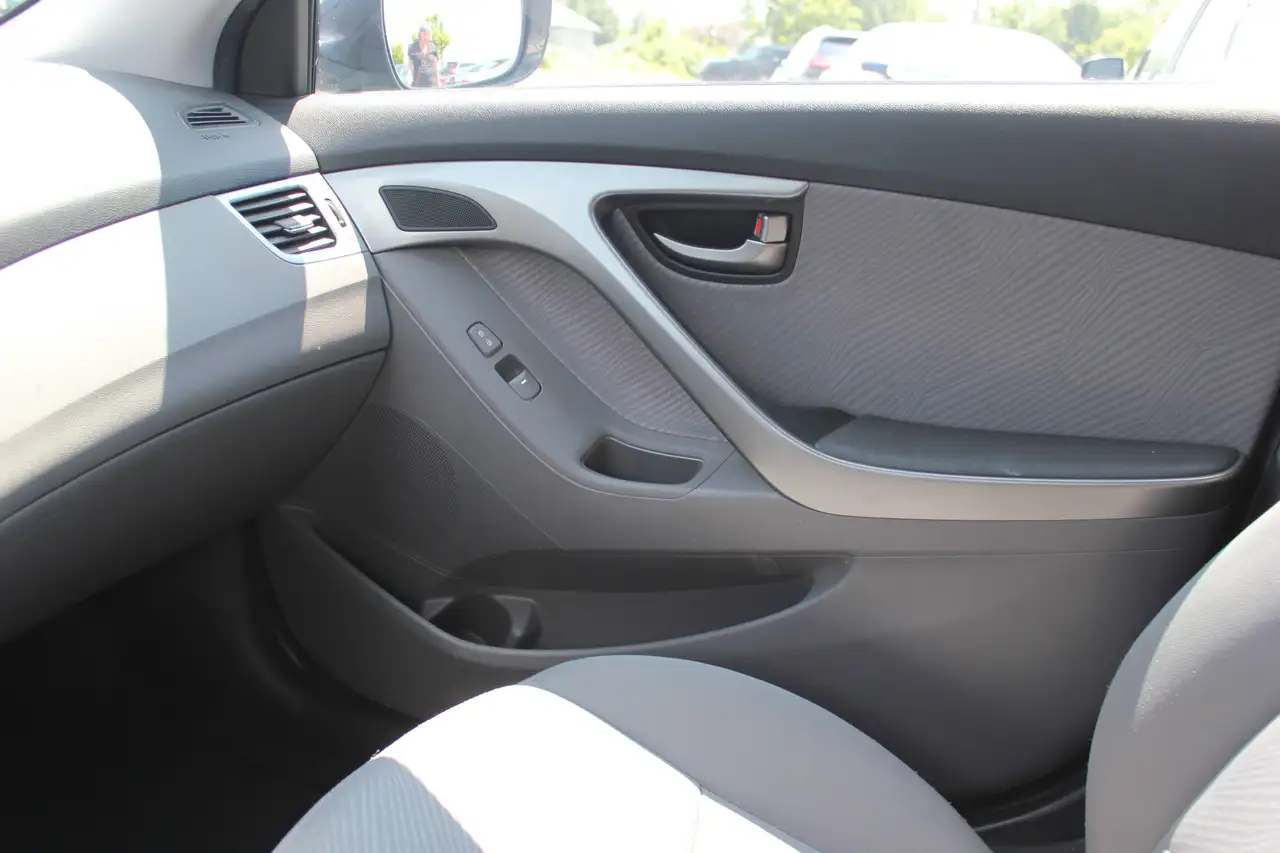 Hyundai ELANTRA fotografie Hyundai ELANTRA