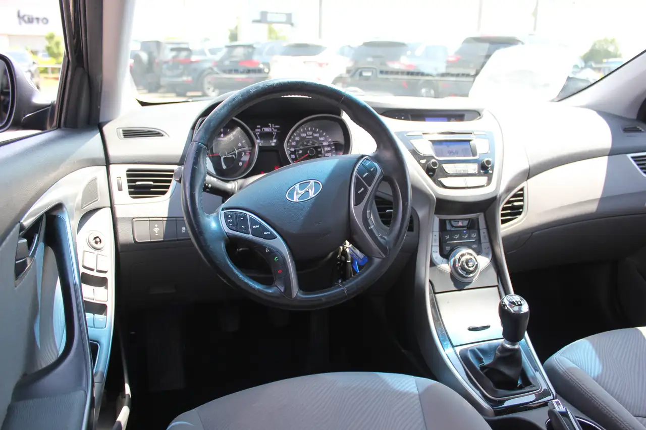 Hyundai ELANTRA fotografie Hyundai ELANTRA