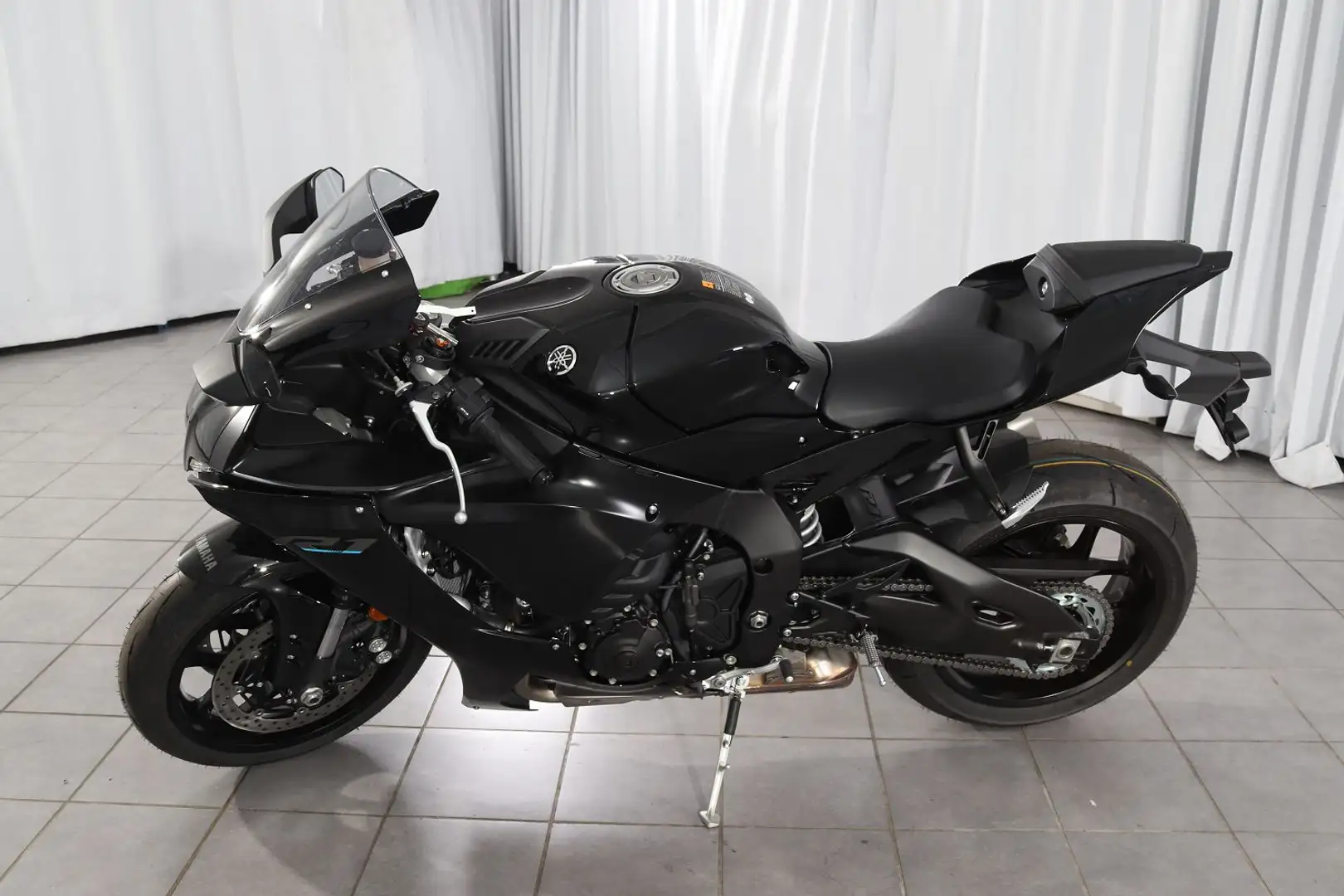 Yamaha YZF-R1 2023 R1 R 1 Fekete - 2
