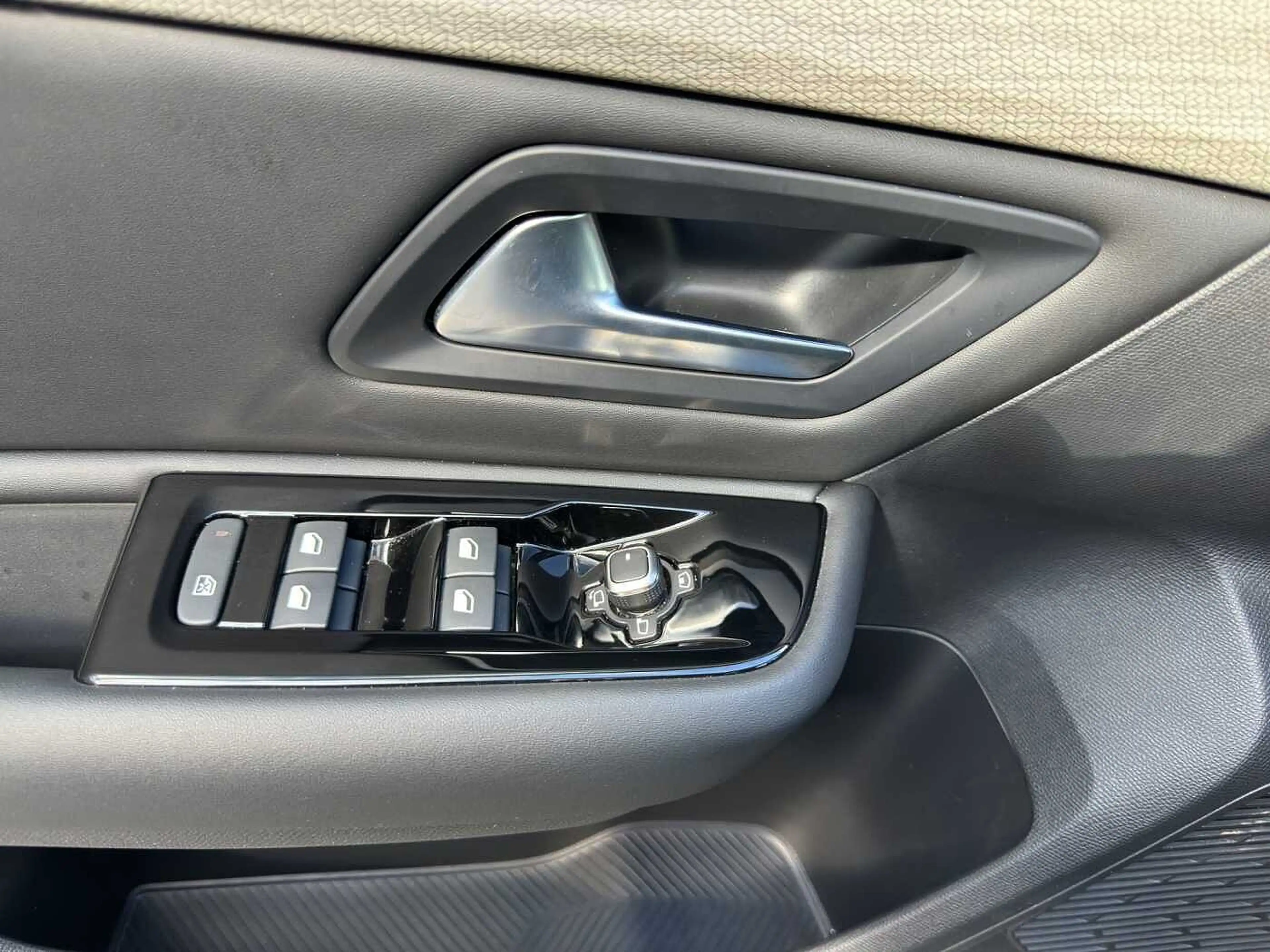Citroen C5 X 145 Hybrid Plus //Winterpaket/LED /Kamera — photo 10