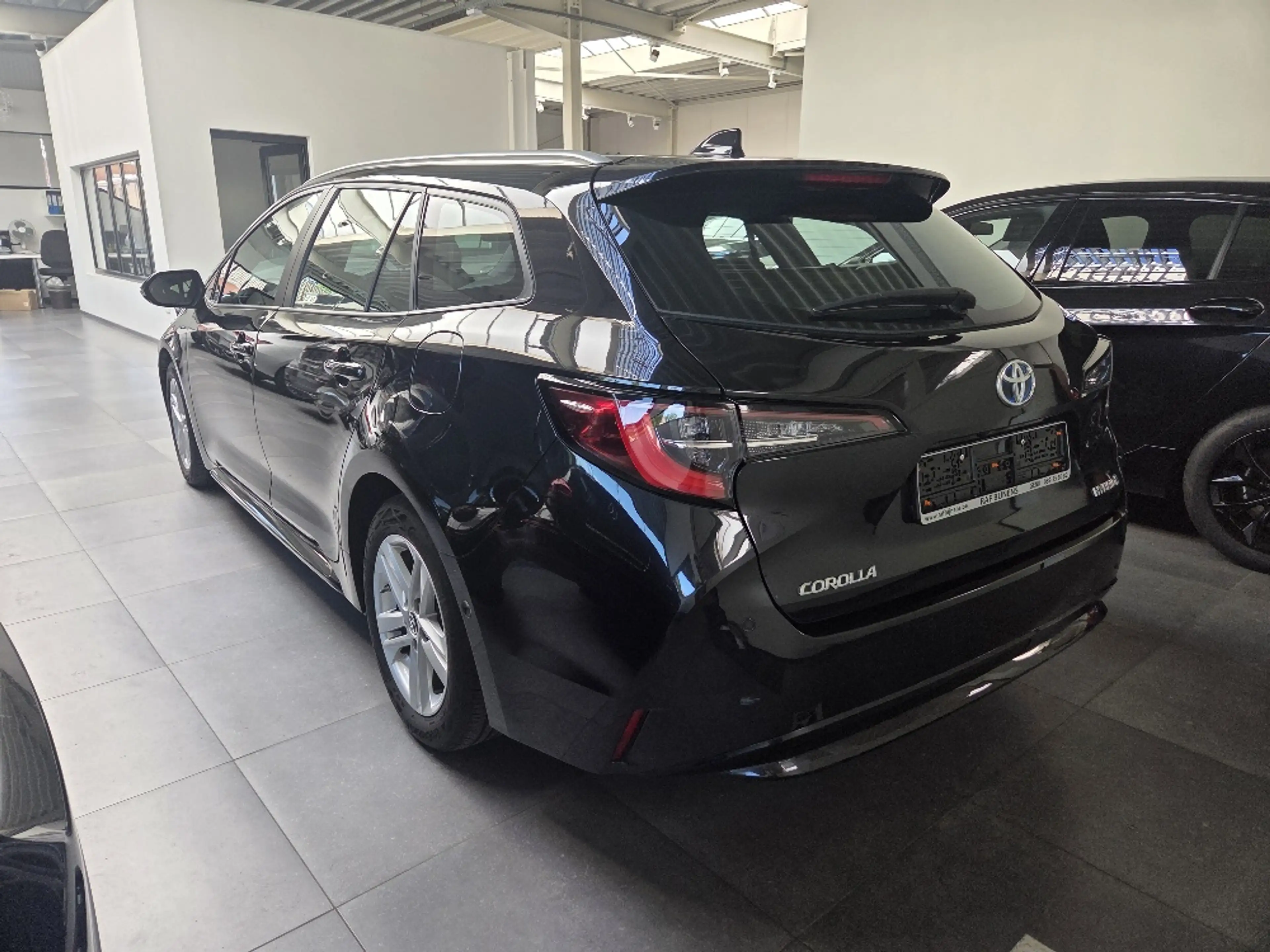 Toyota Corolla Toyota Corolla 1.8 Dynamic e-CVT — photo 3