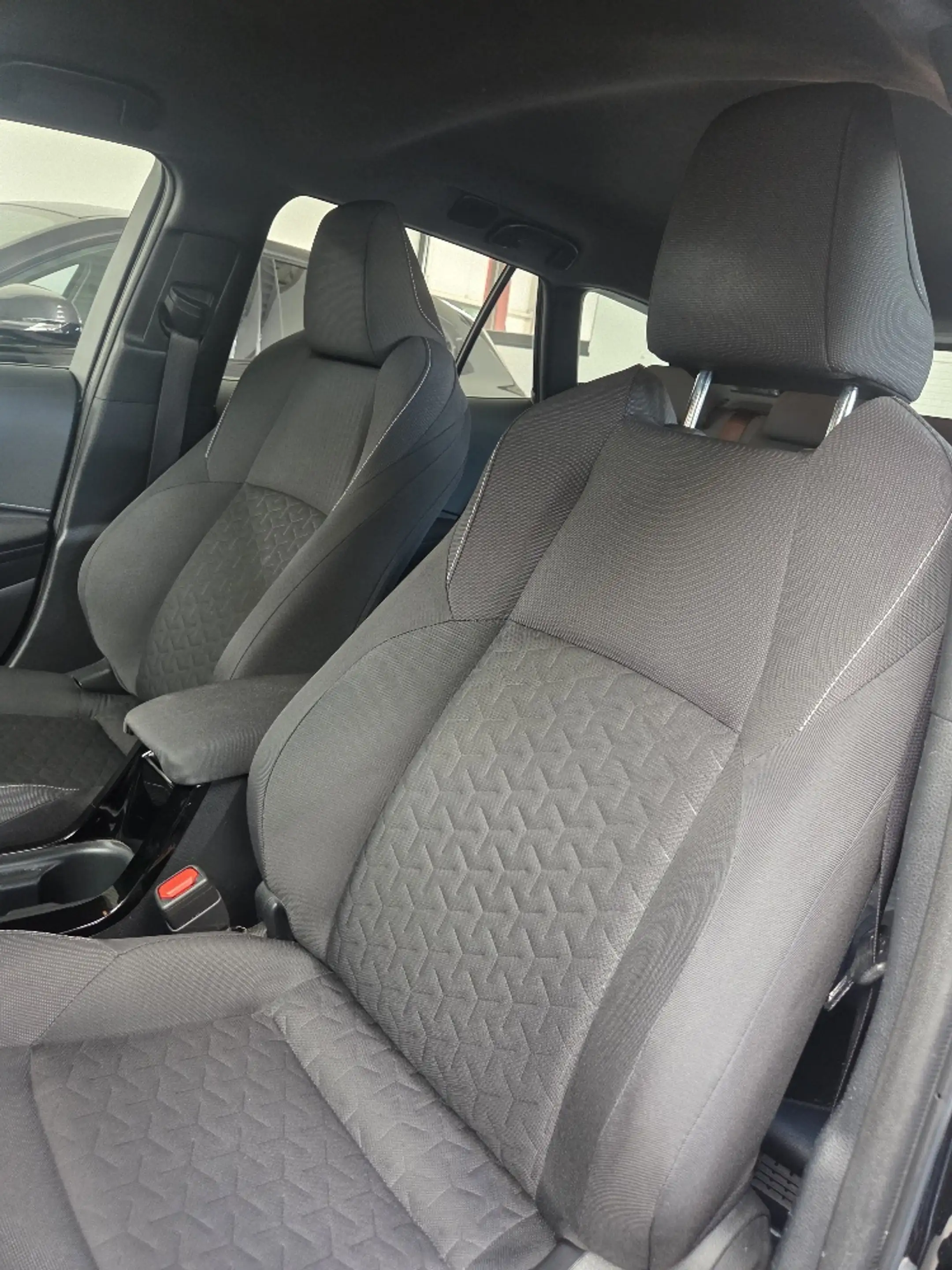 Toyota Corolla Toyota Corolla 1.8 Dynamic e-CVT — photo 8