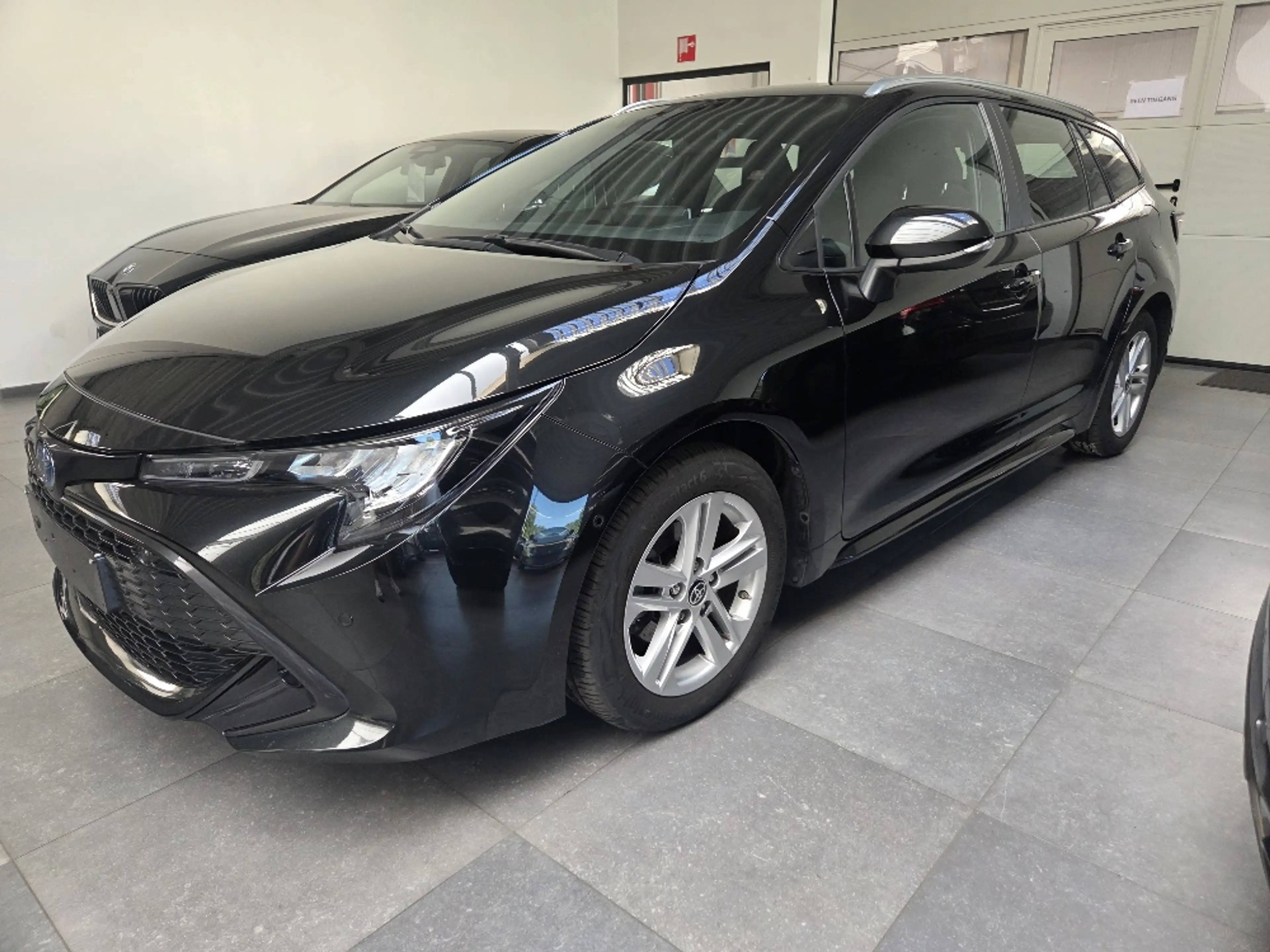 Toyota Corolla Toyota Corolla 1.8 Dynamic e-CVT — photo 2