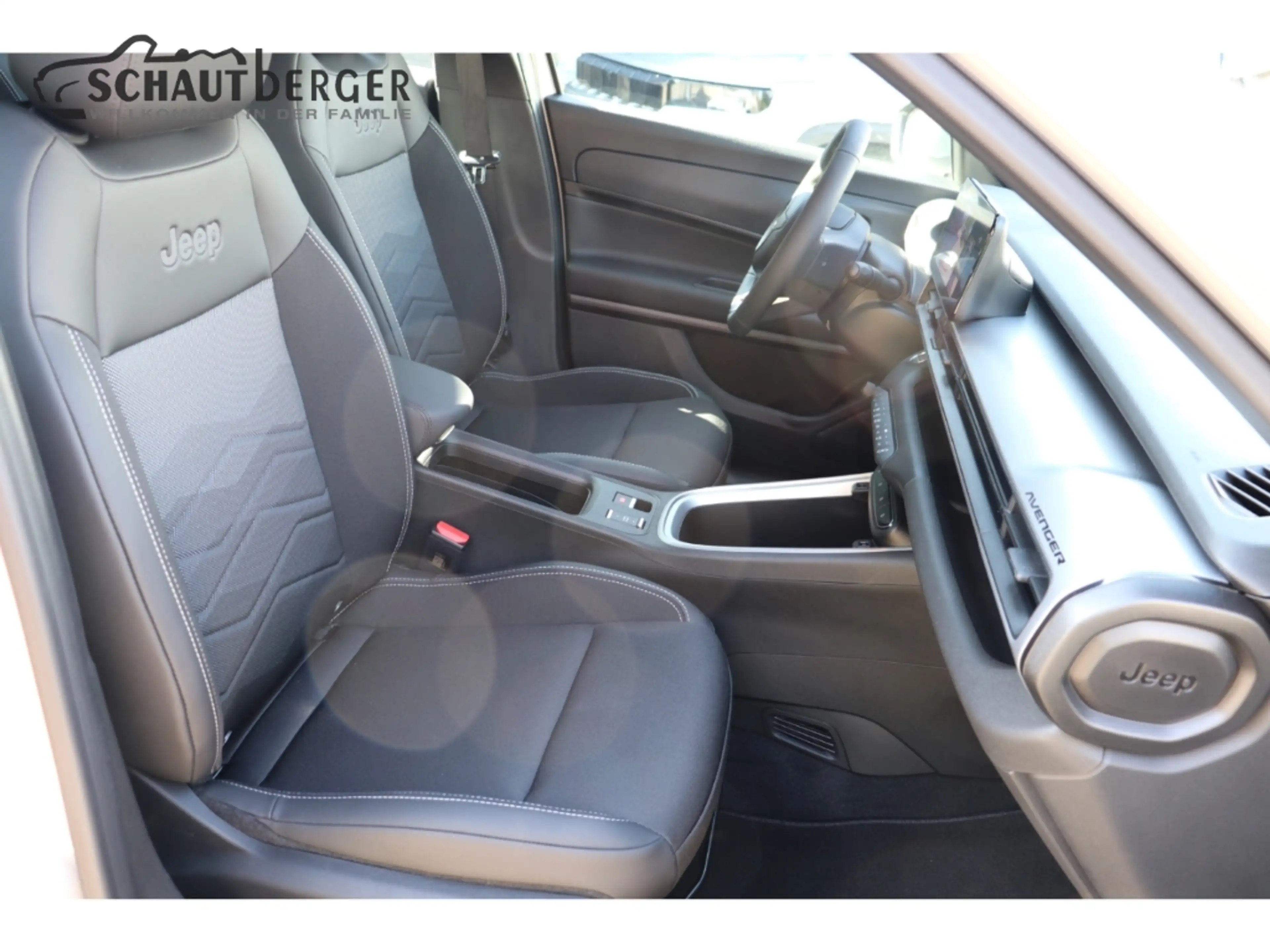 Jeep Avenger Altitude Mild-Hybrid inkl. R-Kamera, Navi LMF, PDC — photo 13