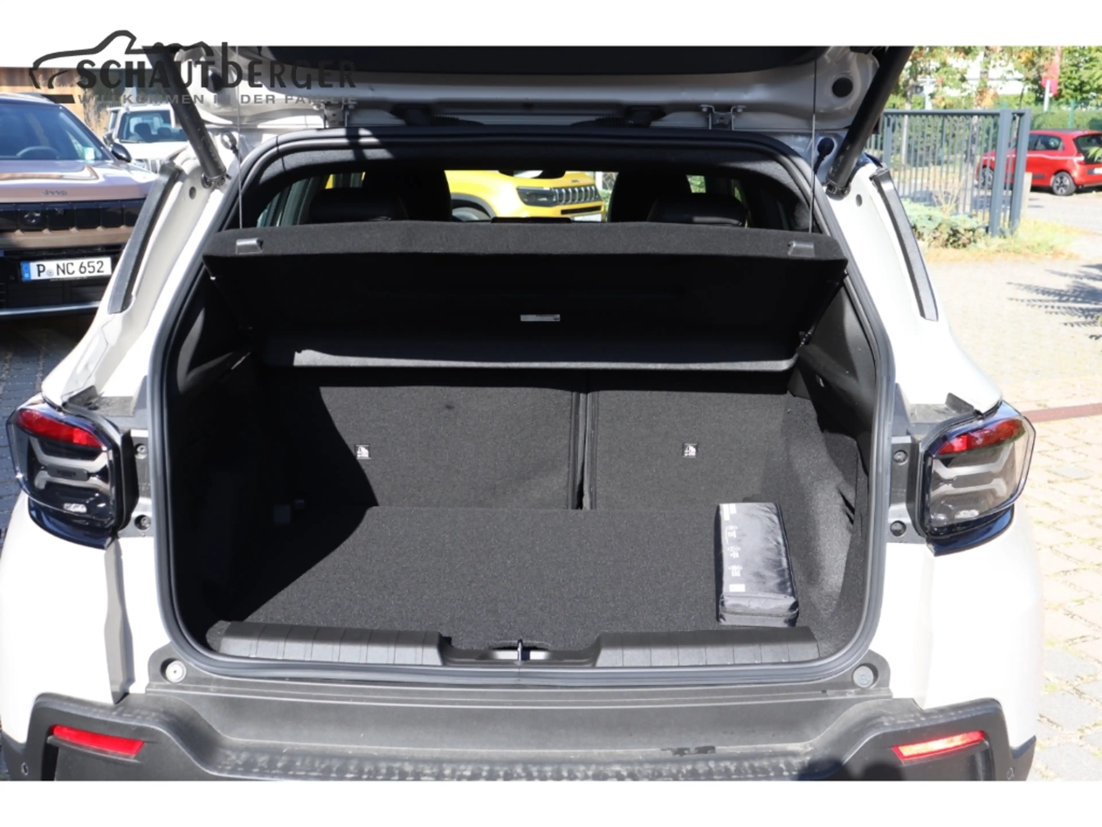 Jeep Avenger Altitude Mild-Hybrid inkl. R-Kamera, Navi LMF, PDC — photo 8