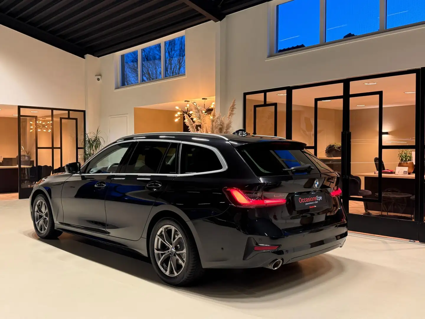 BMW 320 3-Serie Touring 320i Sportline Panoramadak LiveCoc Negro - 2