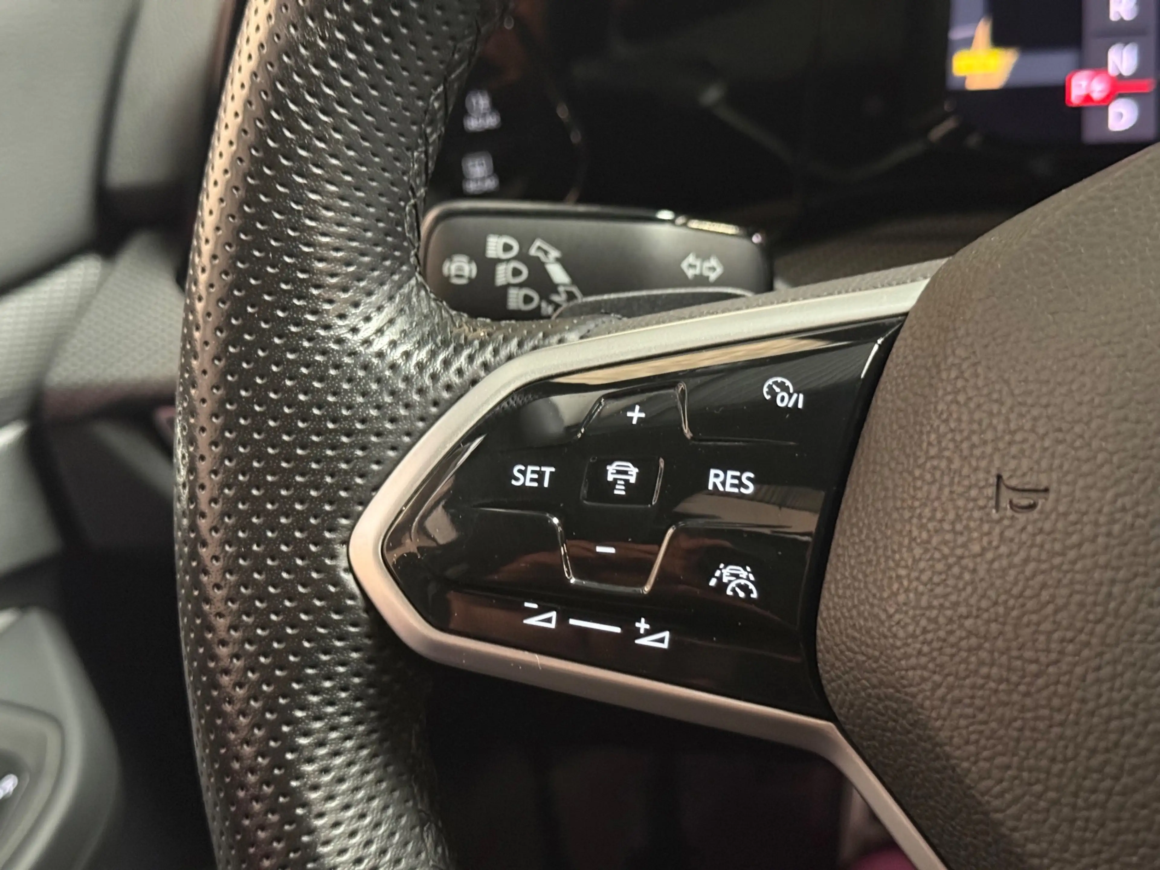Volkswagen Golf 1.5 eTSI R-Line Edition | Pano | Keyless | Carplay — photo 30