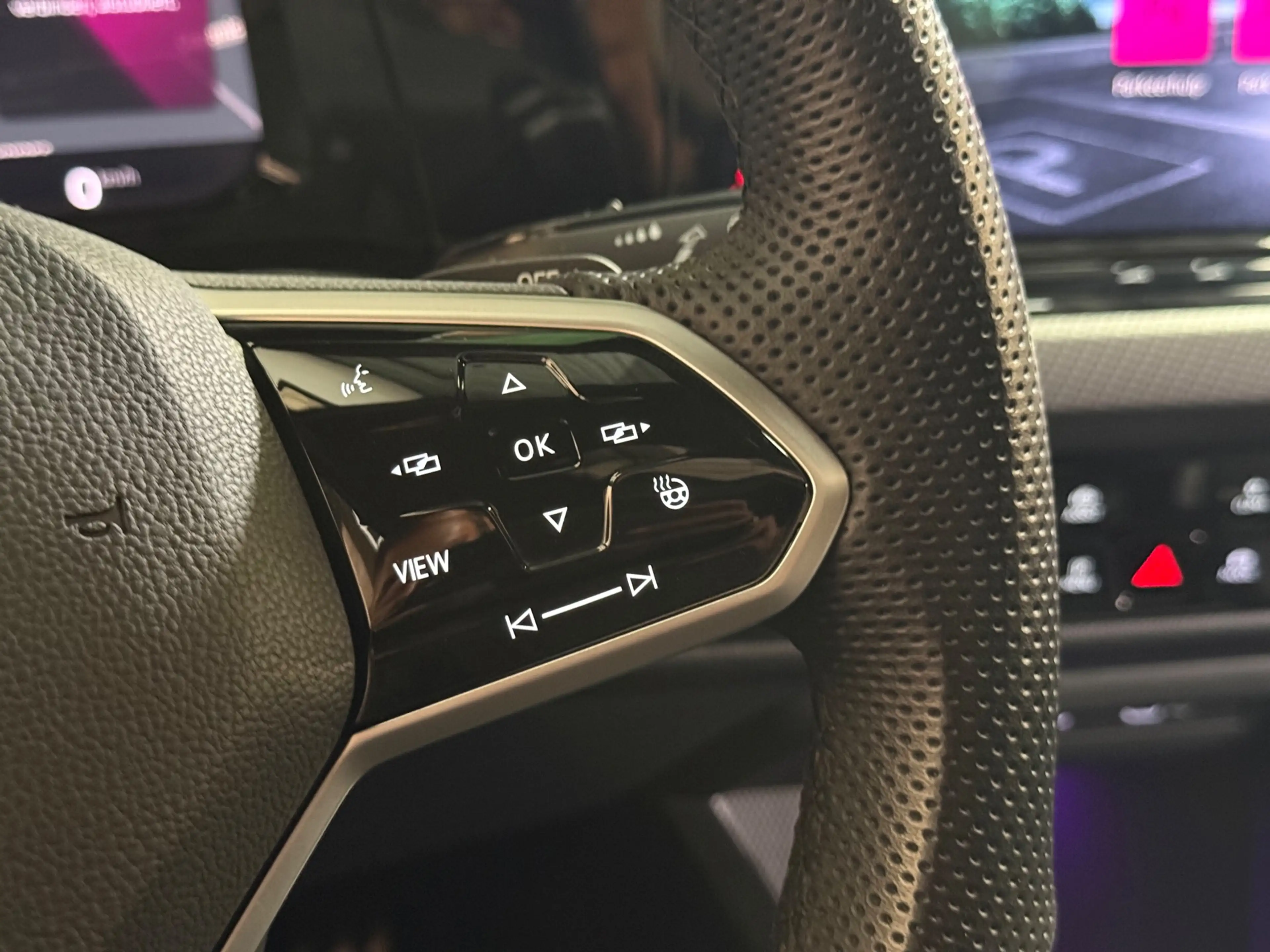 Volkswagen Golf 1.5 eTSI R-Line Edition | Pano | Keyless | Carplay — photo 29